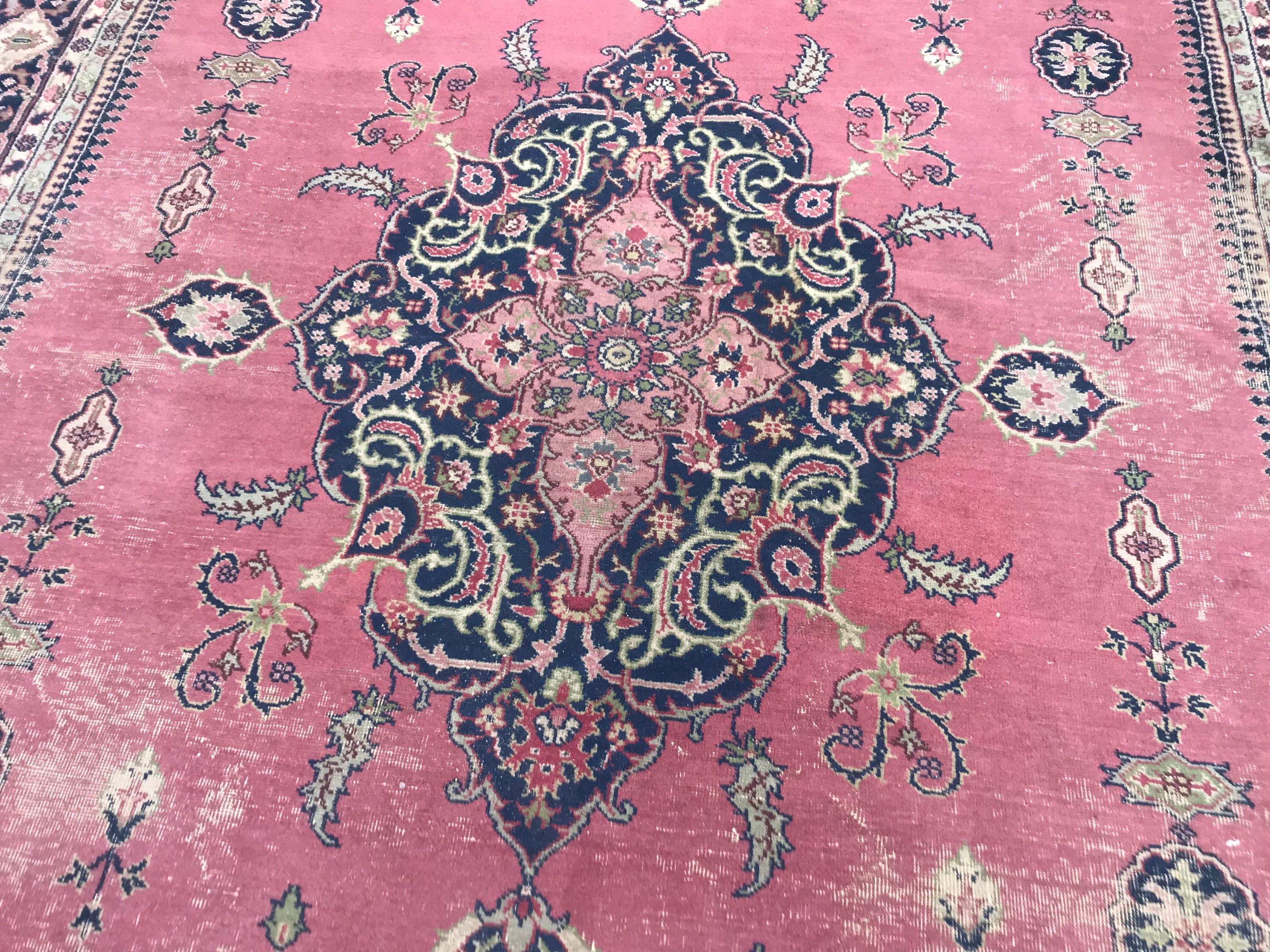 Bobyrug's schöne Antike Große Türkische Sparta Rosa Feldteppich im Angebot 1