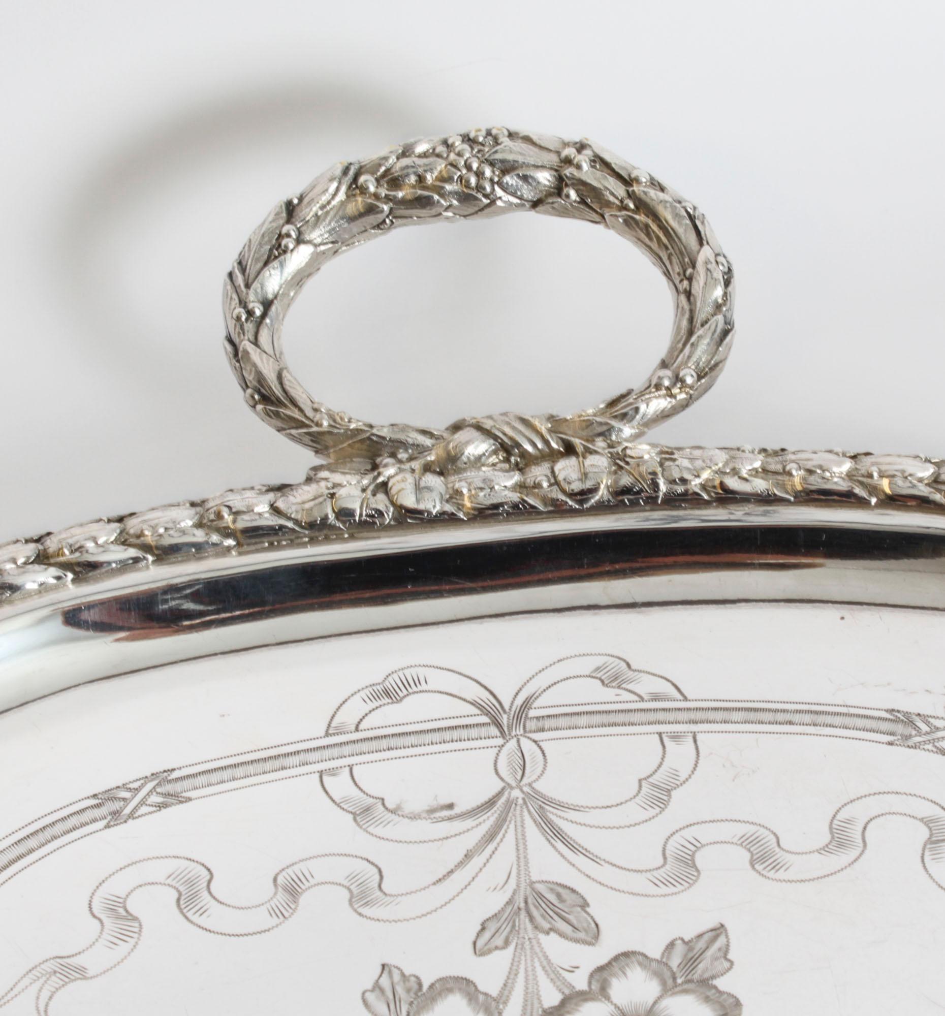 Placcato argento Antico grande vassoio vittoriano neo-classico placcato in argento per maggiordomi Circa 1870 in vendita