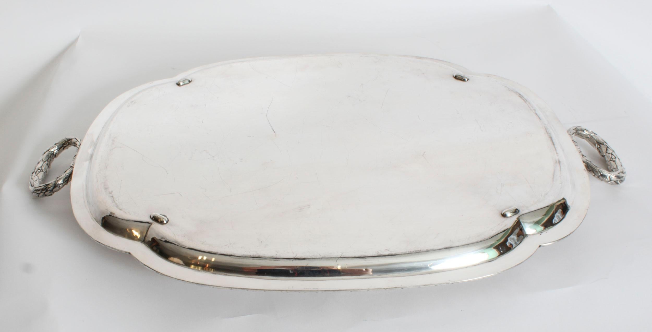 Antico grande vassoio vittoriano neo-classico placcato in argento per maggiordomi Circa 1870 in vendita 1