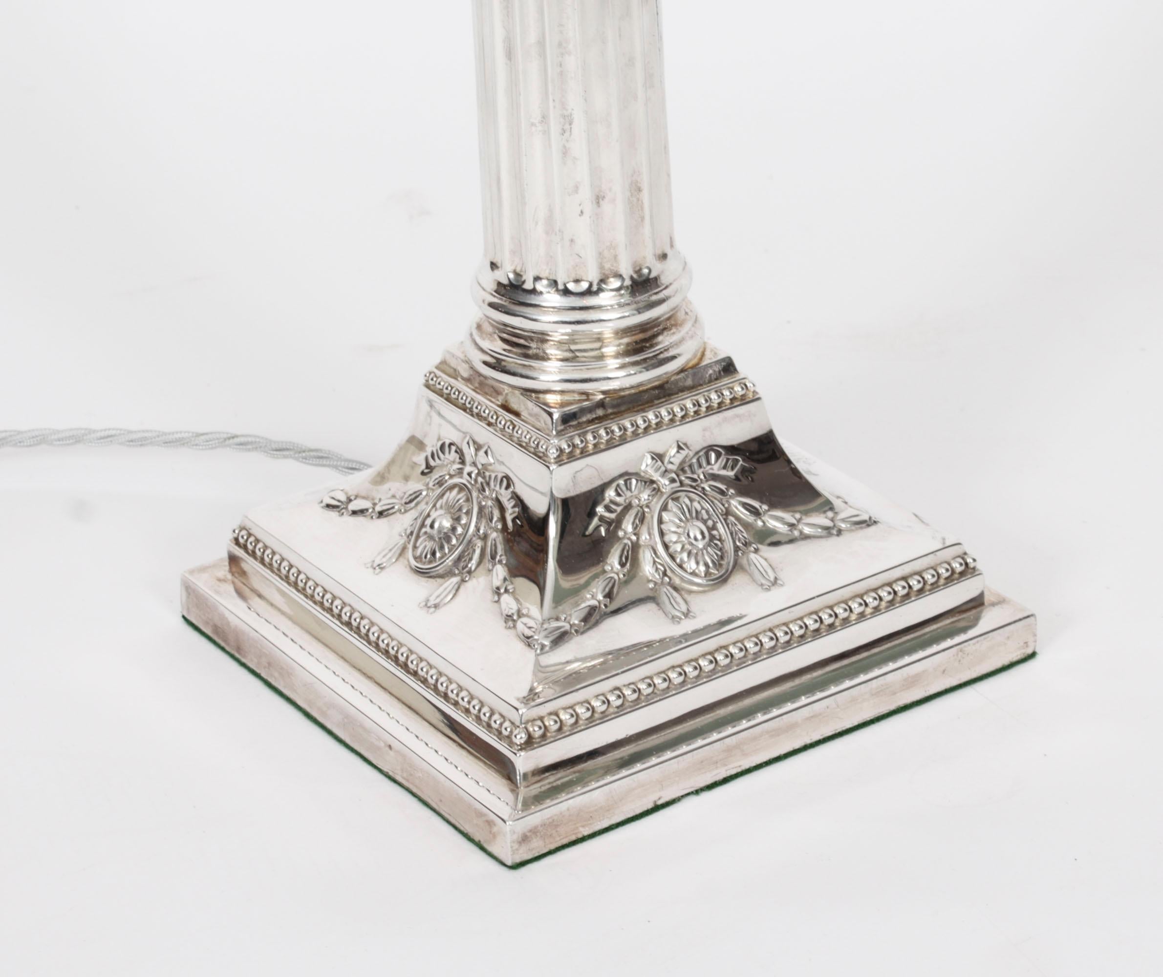 Grande lampe de bureau victorienne à colonne corinthienne plaquée argent 19ème siècle en vente 3