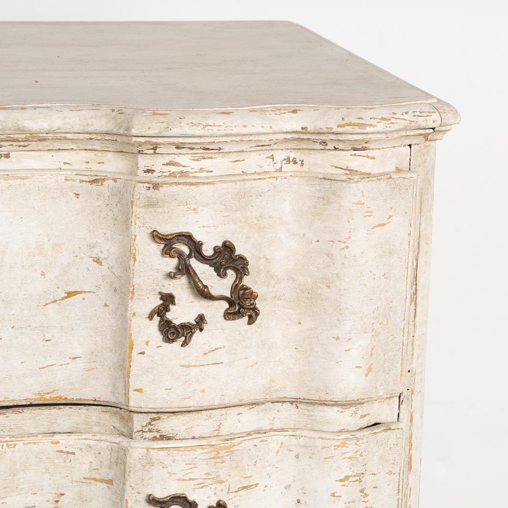 Antique Large White Painted Baroque Chest of 4 Drawers, circa 1790-1810 For Sale 4
