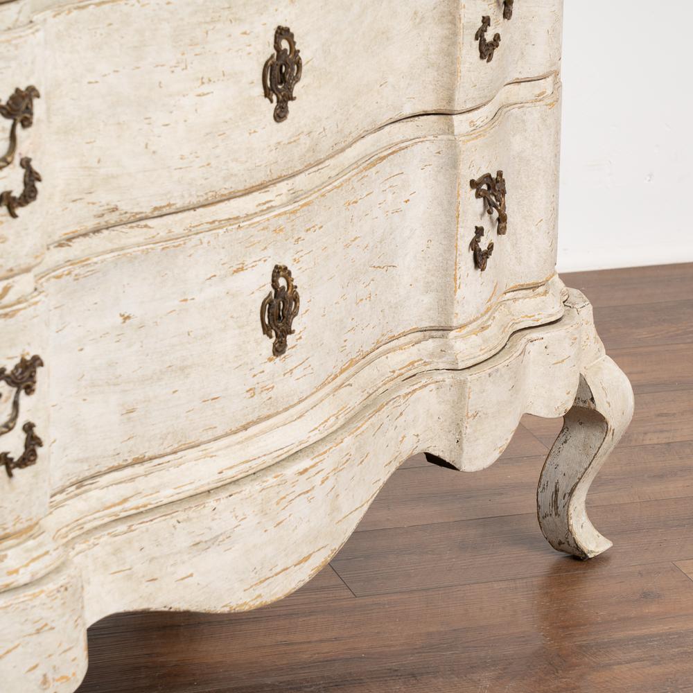 Antique Large White Painted Baroque Chest of 4 Drawers, circa 1790-1810 For Sale 1