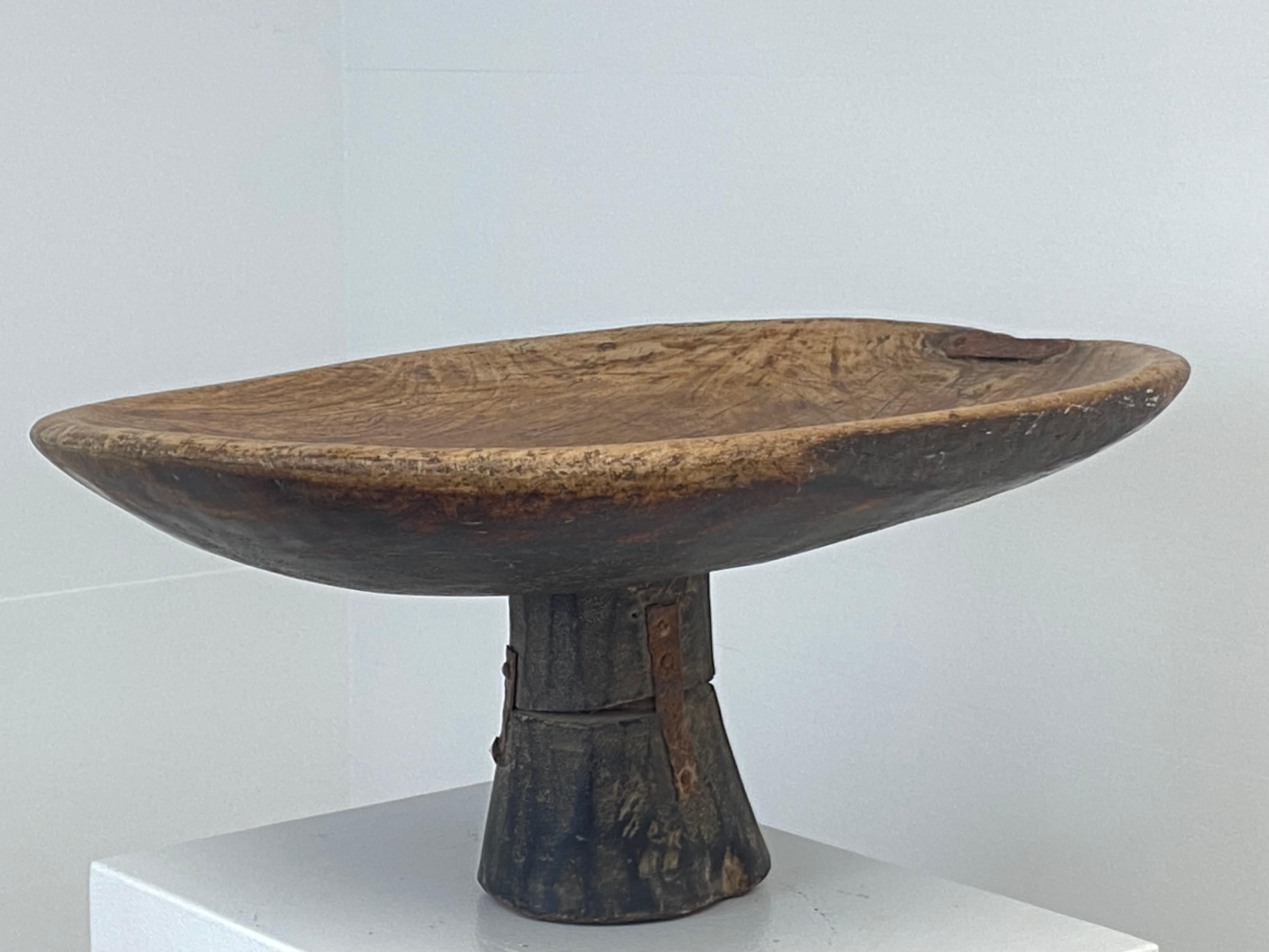 Antique large Wooden Berber Tazza on a stand For Sale 6