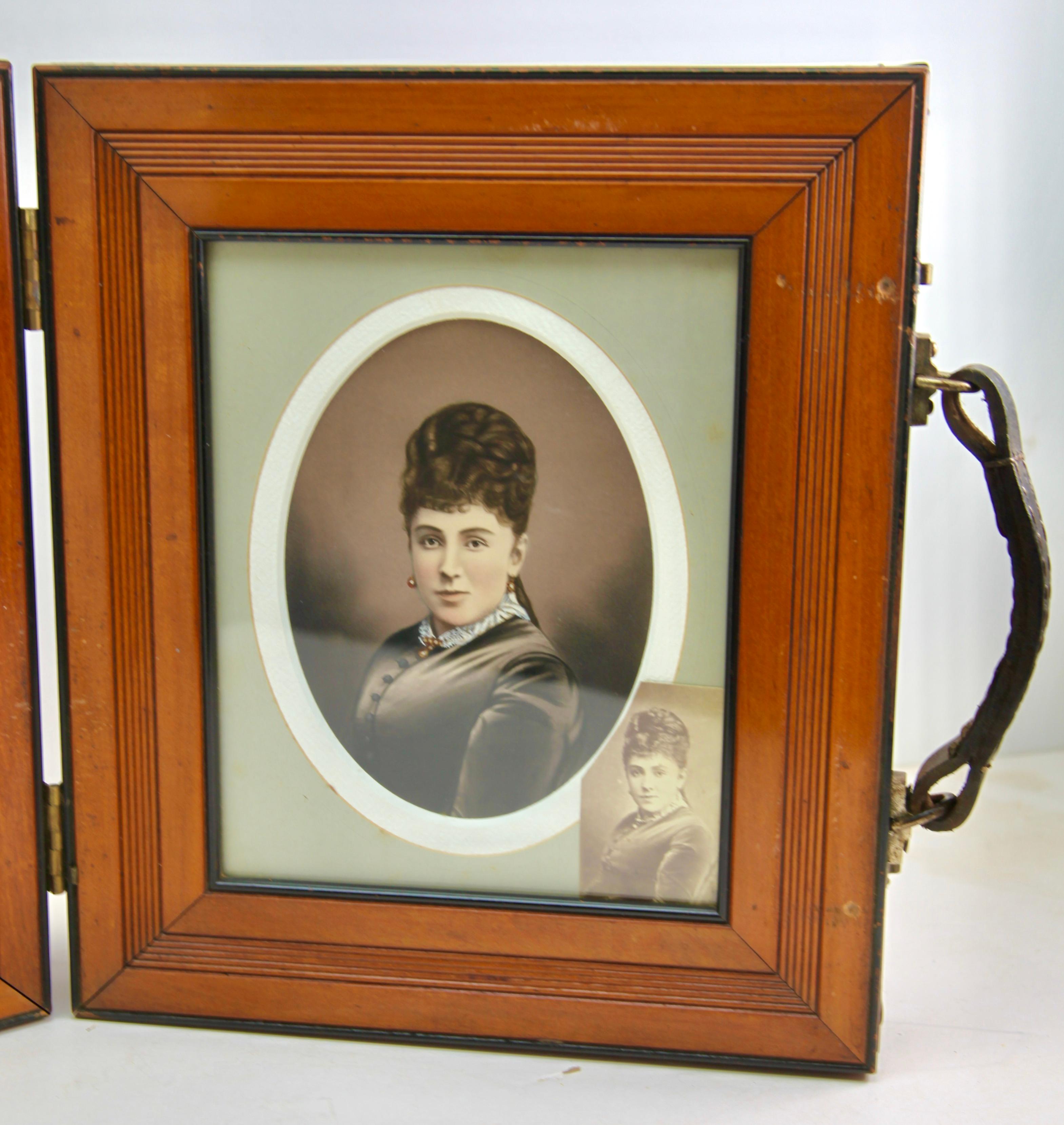 Antiguo Marco de Madera Grande Plegable Doble para Viajar Años 1870 Hecho a mano en venta