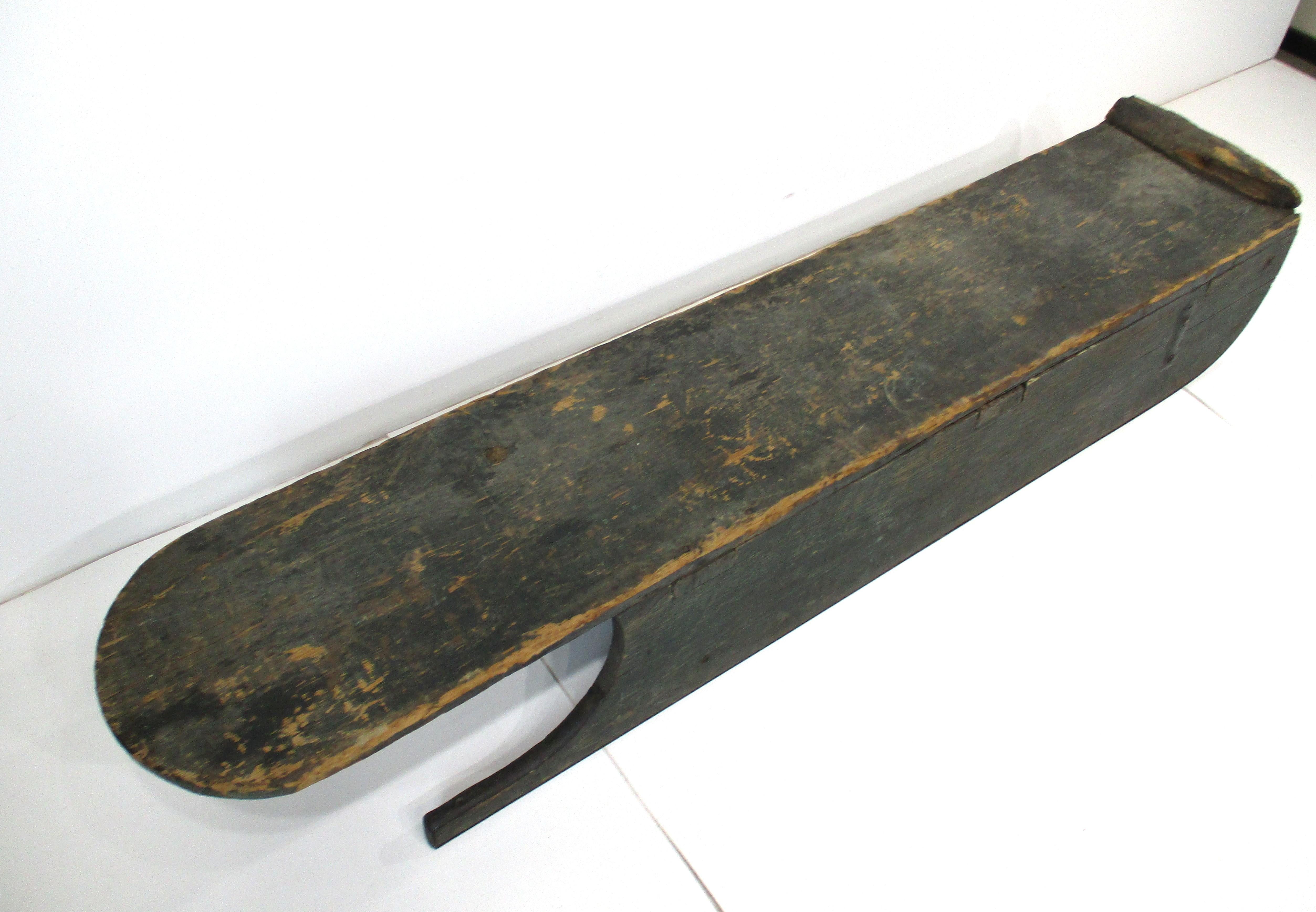 Antico grande slittino da ghiaccio o da neve in legno Folk Art Toboggan in vendita 1