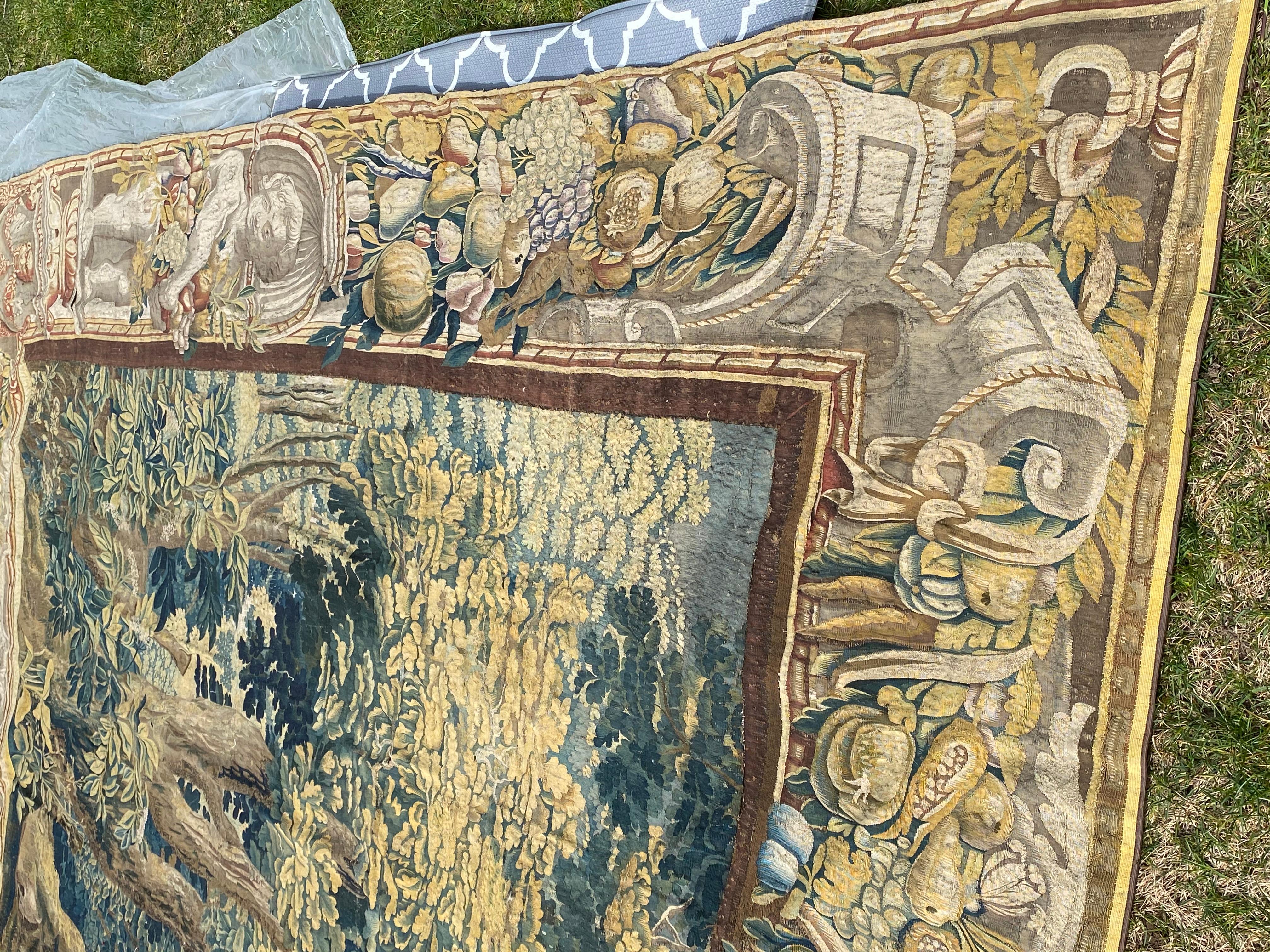 Antiker französisch-französischer Verdure-Landschafts-Wandteppich aus dem späten 17. Jahrhundert im Angebot 6