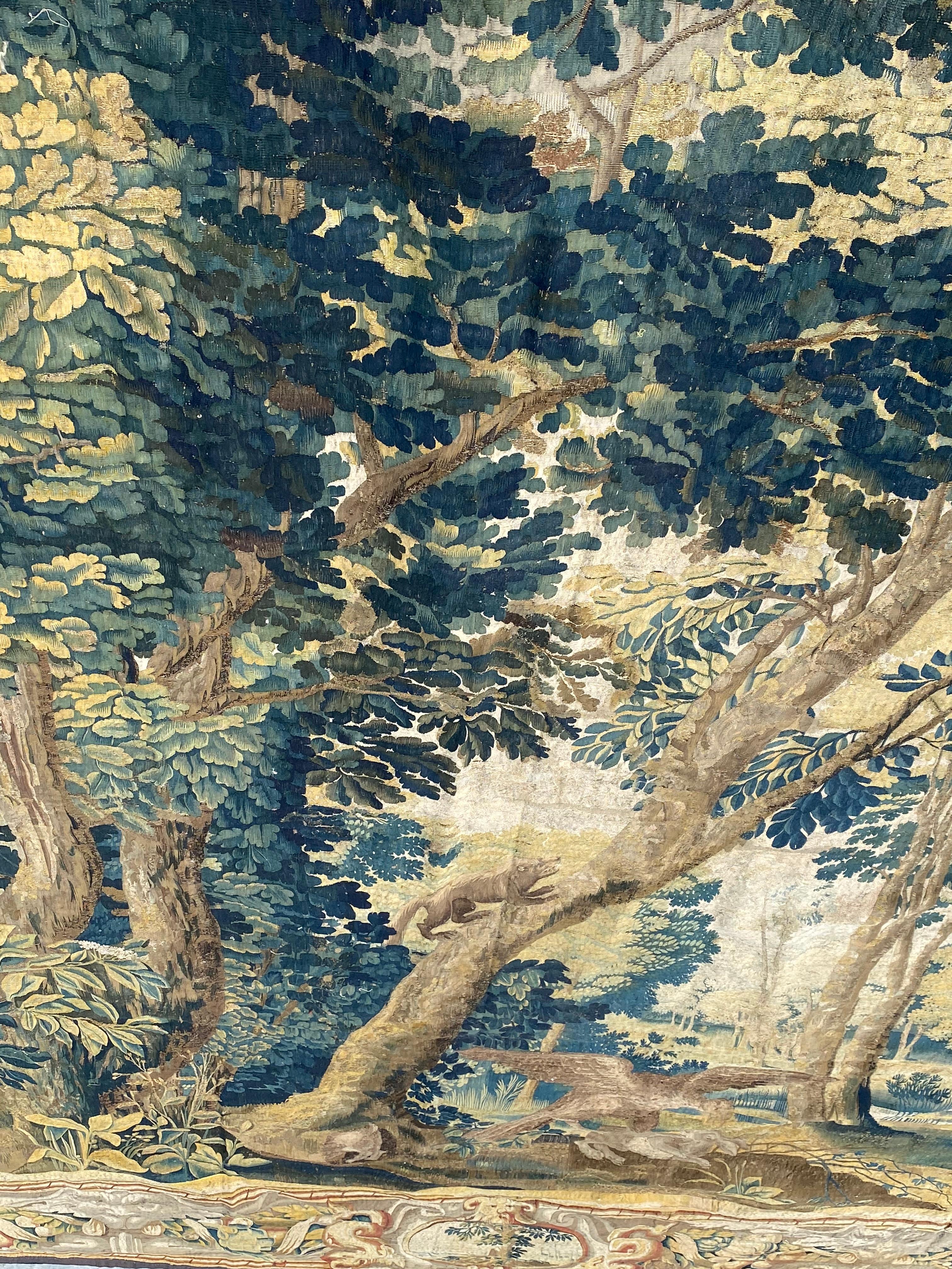 Antiker französisch-französischer Verdure-Landschafts-Wandteppich aus dem späten 17. Jahrhundert im Angebot 7