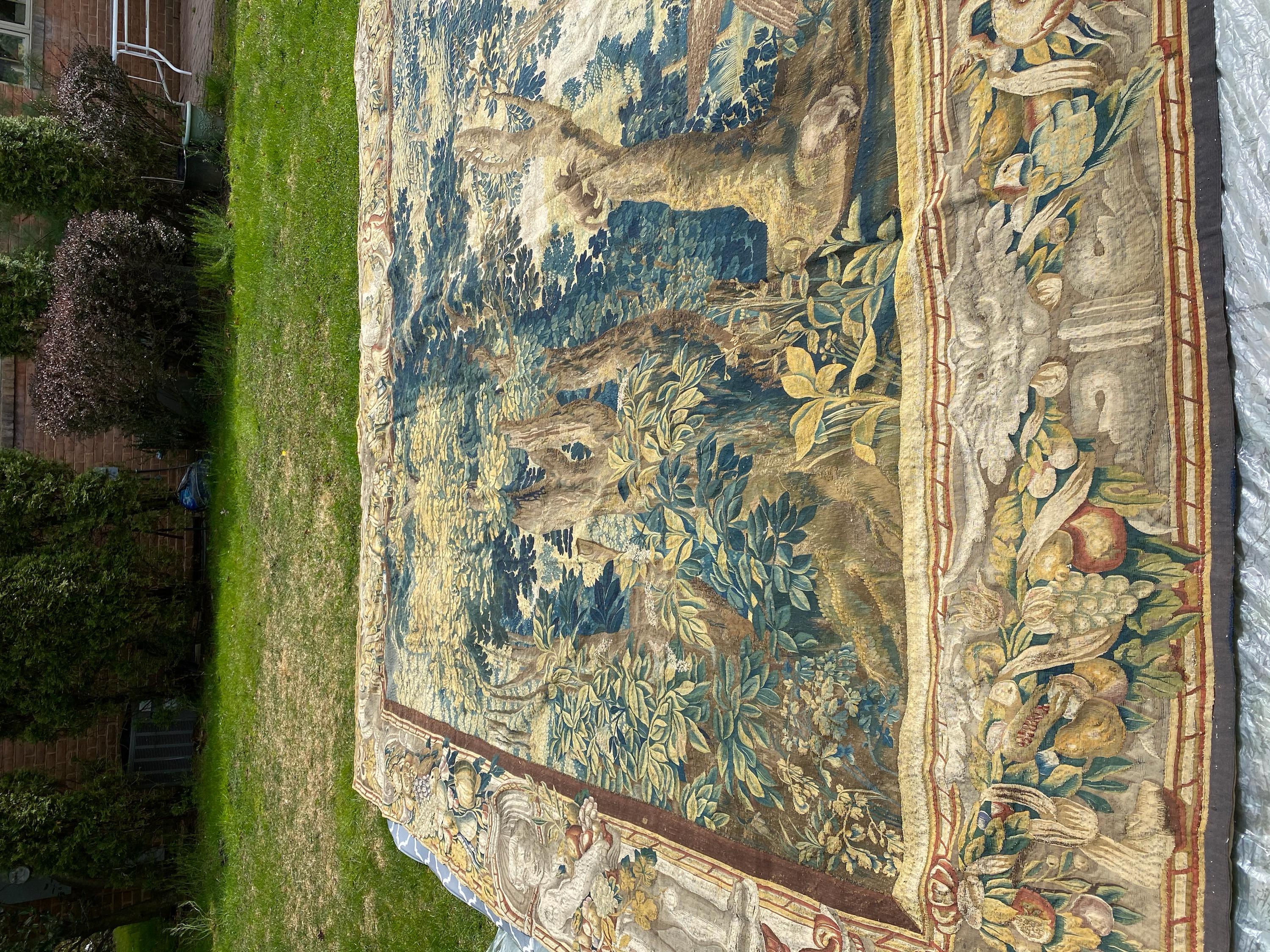 Tapisserie ancienne de la fin du XVIIe siècle, paysage en verdure franco-flamande en vente 1