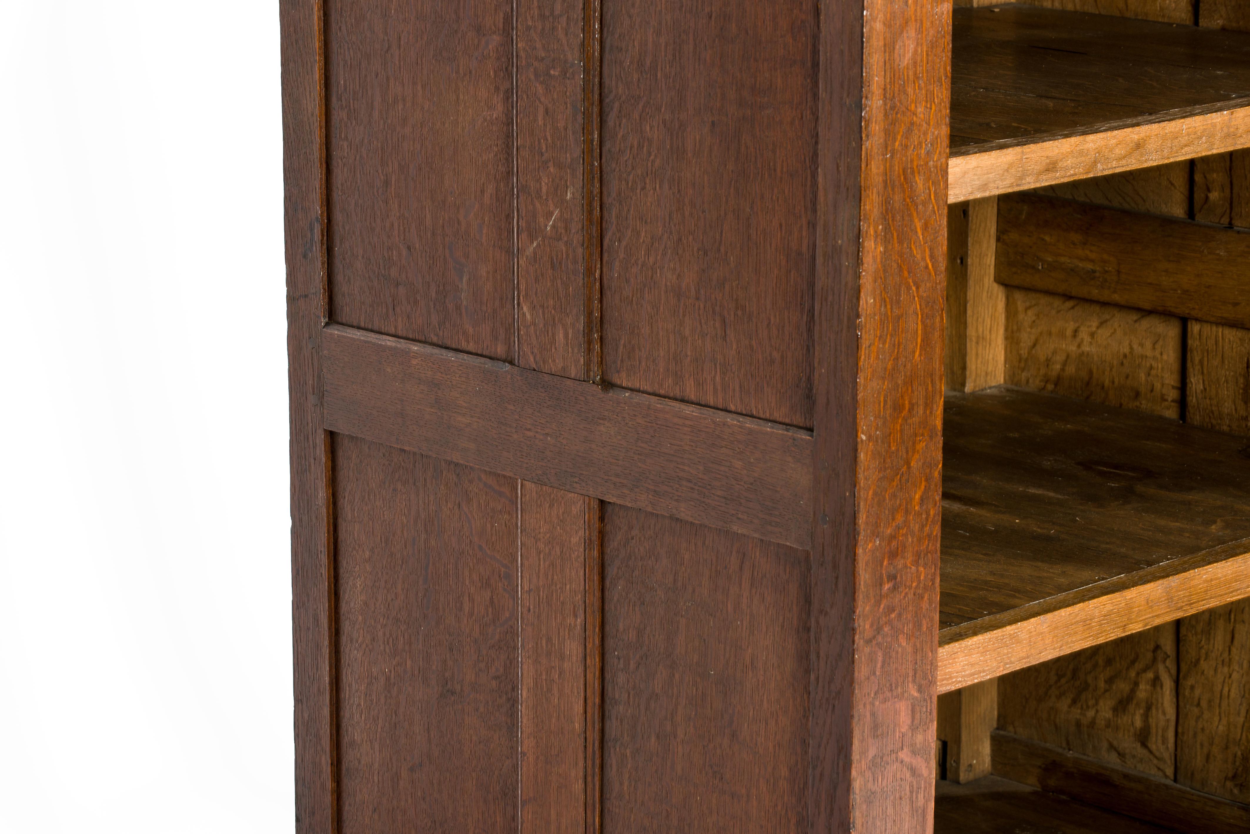 Antique Late 17th Century Dutch Renaissance Single-Door Cabinet in Solid Oak For Sale 6