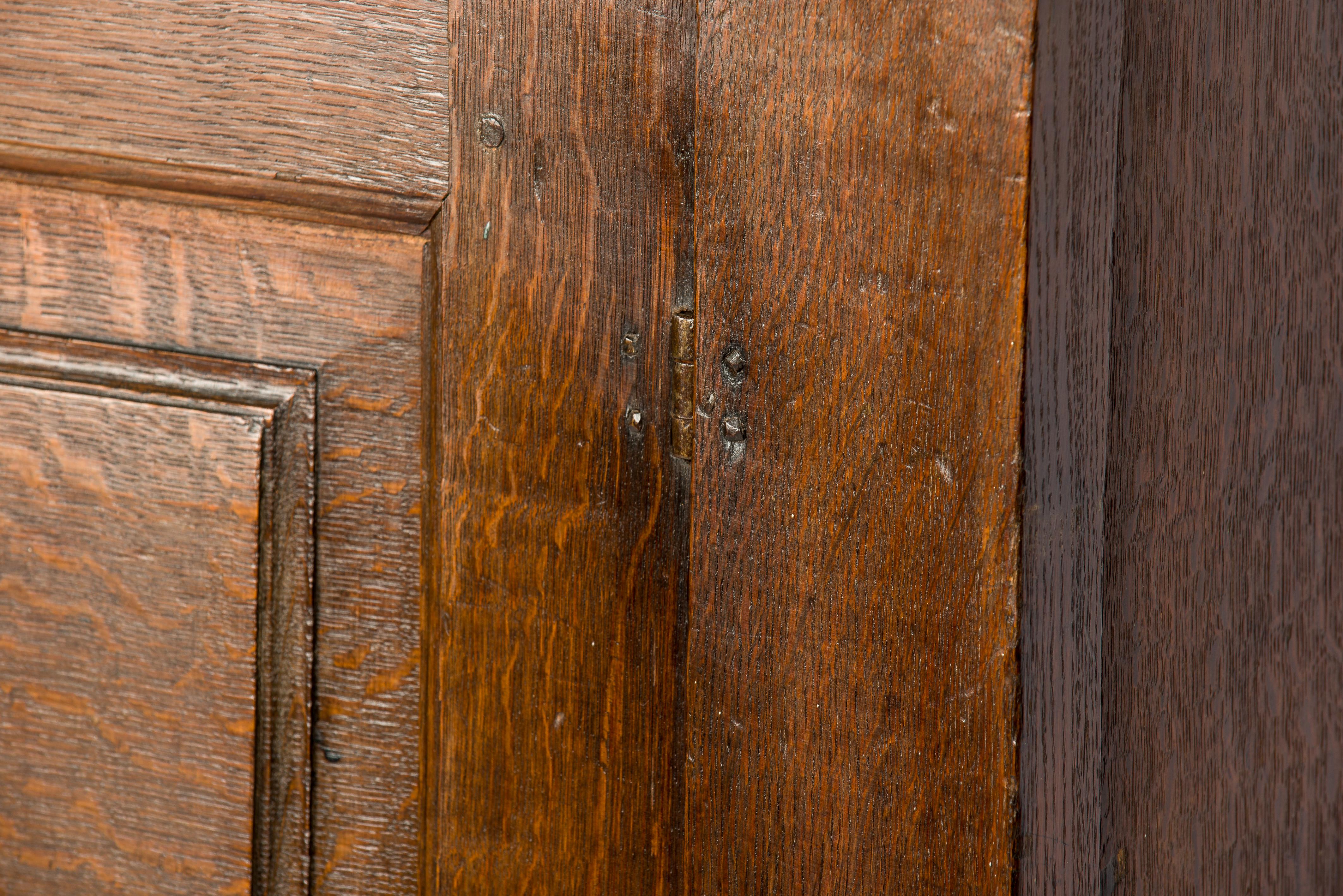 Antique Late 17th Century Dutch Renaissance Single-Door Cabinet in Solid Oak For Sale 9