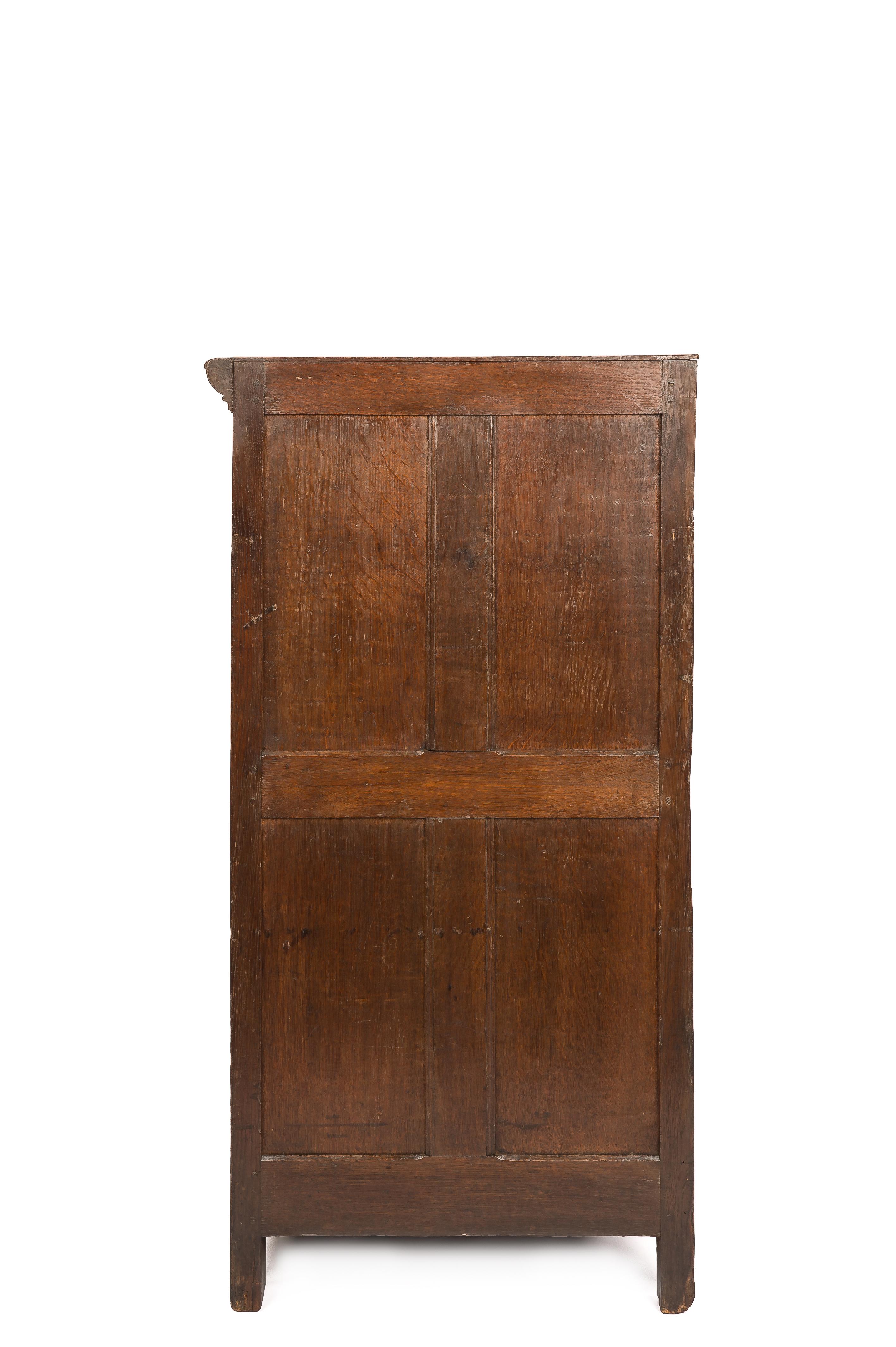 Antique Late 17th Century Dutch Renaissance Single-Door Cabinet in Solid Oak In Good Condition For Sale In Casteren, NL