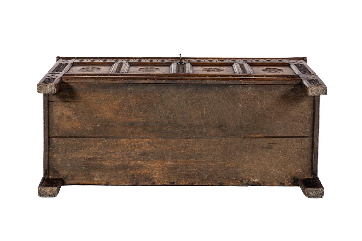 Antique late 17th century English honey color chest or trunk with rich carvings For Sale 1