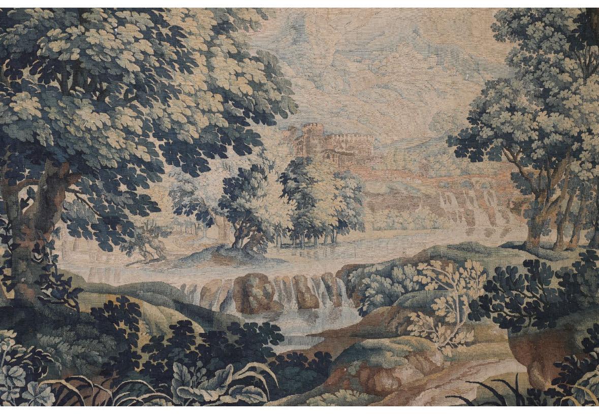 Antiguo Tapiz de Paisaje Cuadrado de Verdura Flamenca de Fines del Siglo XVII Tejido a mano