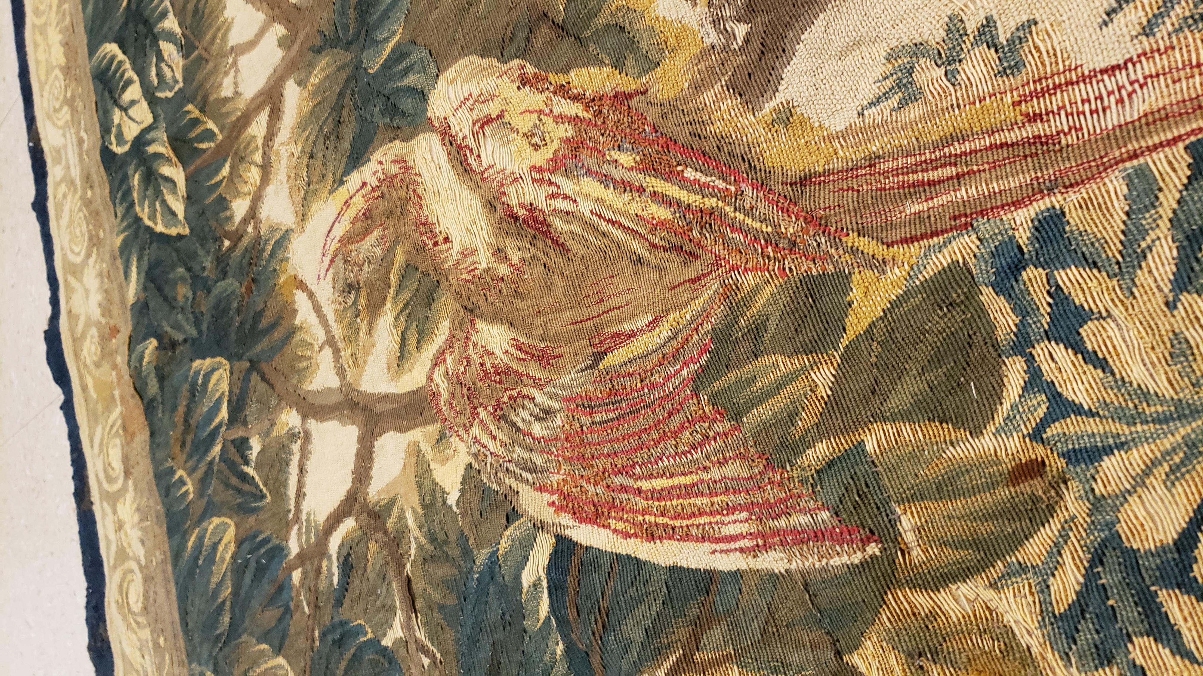 Français Ancienne tapisserie flamande à Verdure de la fin du 17e siècle en vente
