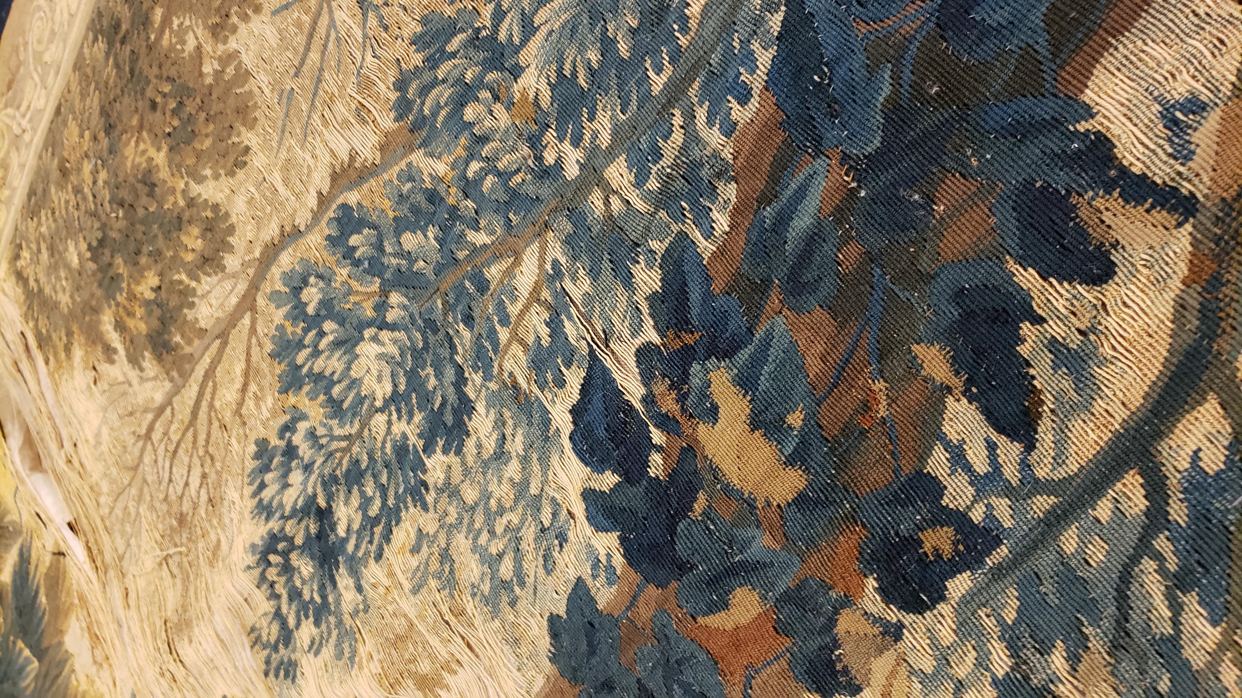 XVIIIe siècle et antérieur Ancienne tapisserie flamande à Verdure de la fin du 17e siècle en vente