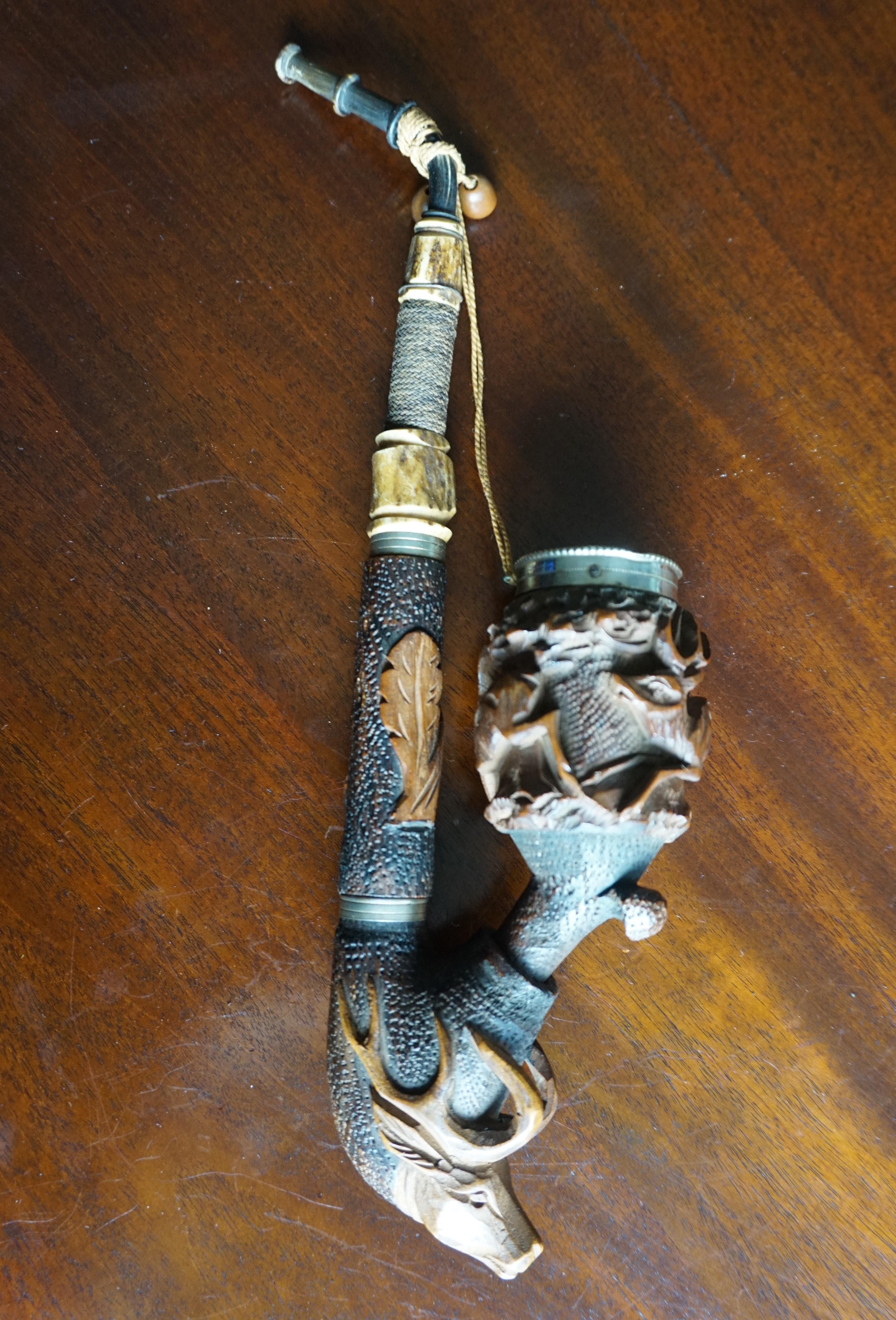 Antike Schwarzwälder Pfeife aus den späten 1800er Jahren mit handgeschnitzten Hirsch- und Hirschskulpturen (Metall) im Angebot