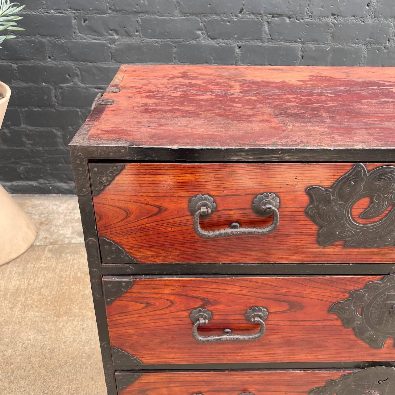Antique Late 1800’s Japanese Cedar Tansu Chest of Drawers Dresser  For Sale 6
