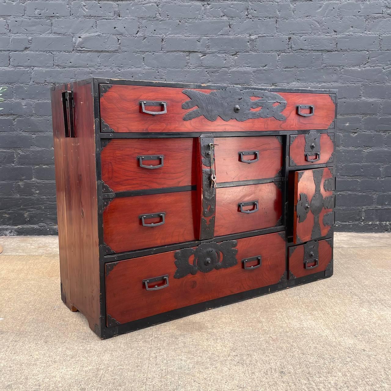 Antique Late 1800s Japanese Cedar Tansu Chest of Drawers Dresser 

Country: Japan
Materials: Wood, Iron
Condition: Original Condition
Style: Italian Baroque
Year: 1890s

$2,250

Dimensions:
34.50”H x 46”W x 17”D.