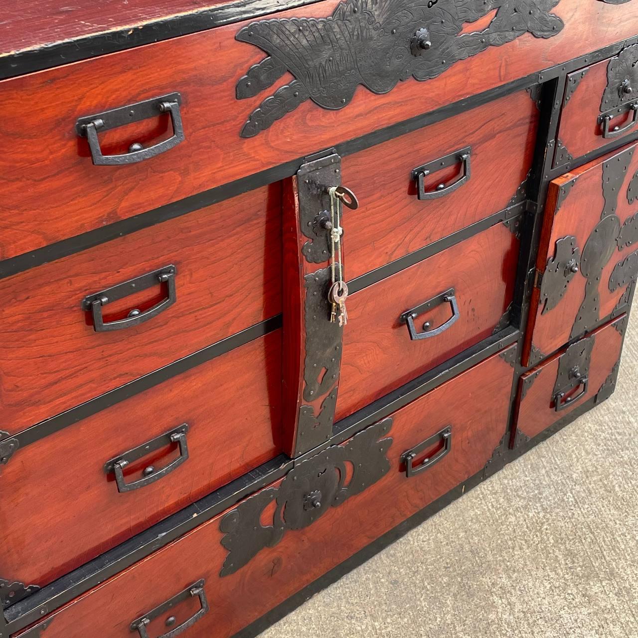 Baroque Antique Late 1800s Japanese Cedar Tansu Chest of Drawers Dresser For Sale
