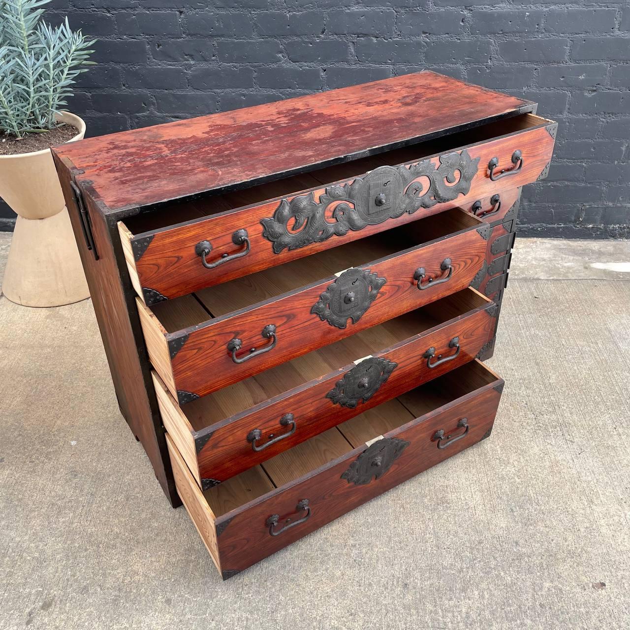 Antique Late 1800’s Japanese Cedar Tansu Chest of Drawers Dresser  In Good Condition For Sale In Los Angeles, CA