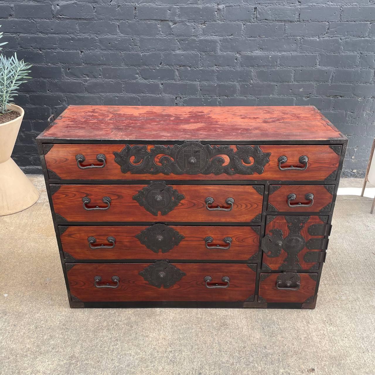 Antique Late 1800’s Japanese Cedar Tansu Chest of Drawers Dresser  For Sale 1