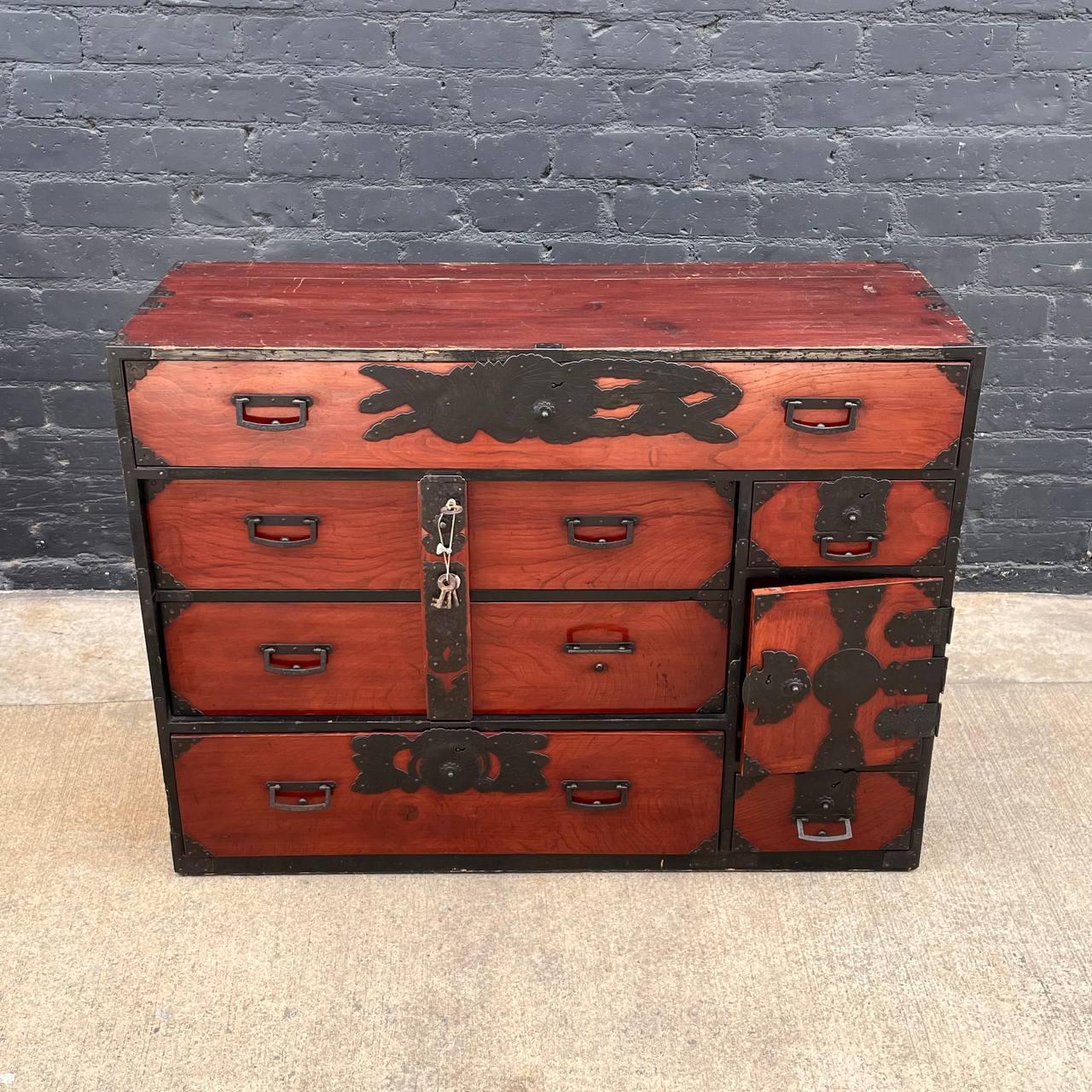 Antique Late 1800s Japanese Cedar Tansu Chest of Drawers Dresser For Sale 3