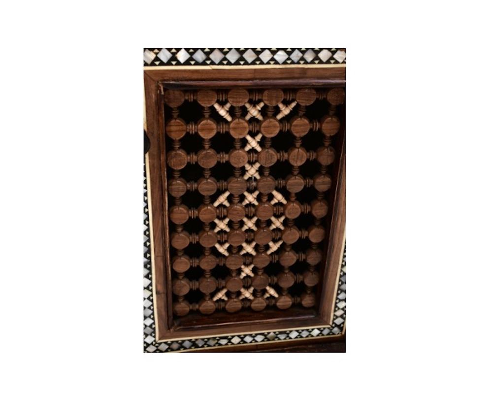 Antike späten 1800er maurischen Intarsien & geschnitzt Sideboard / Kredenz  im Angebot 2