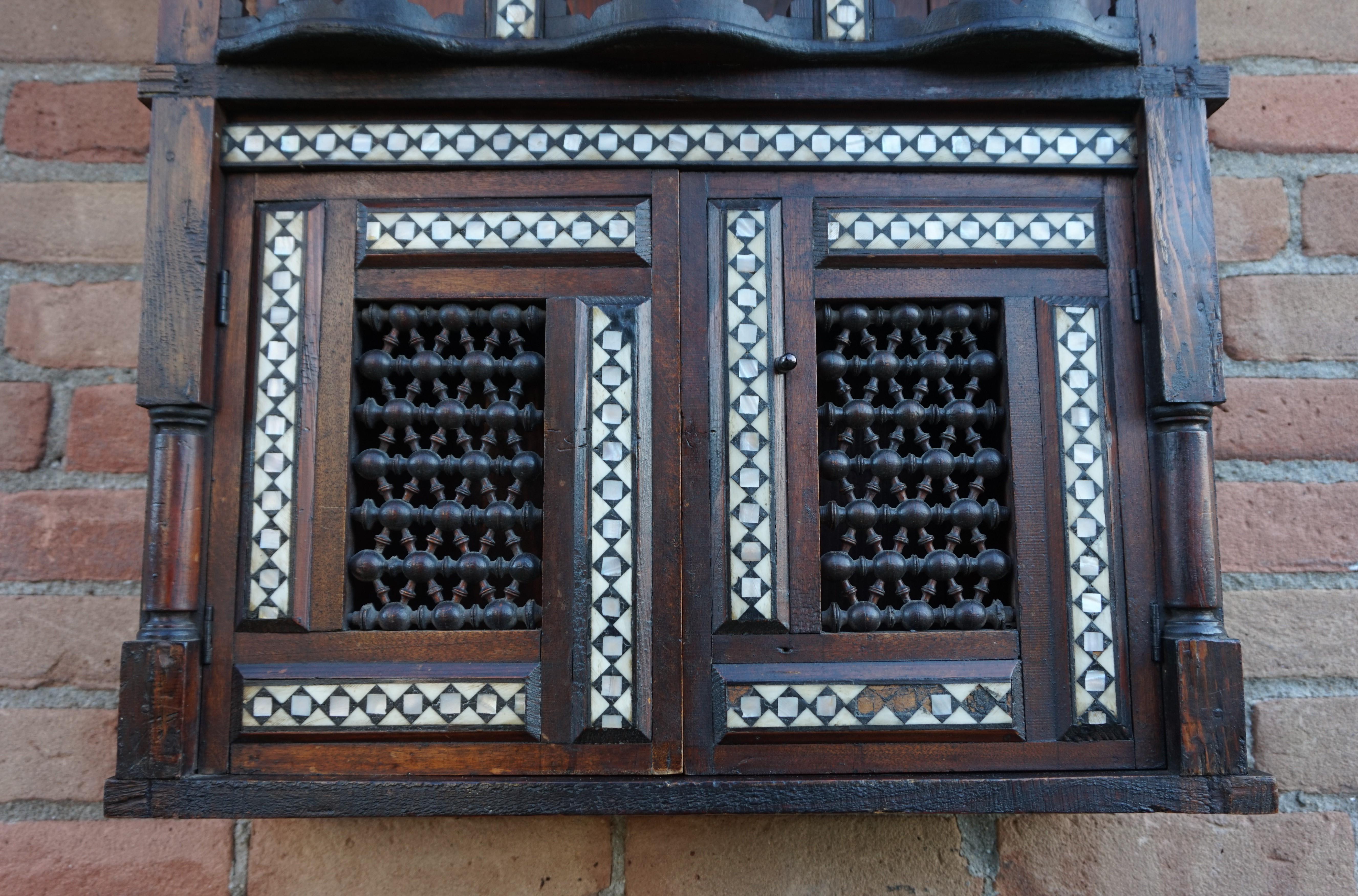 Antique Late 1800s Moorish Wall Cabinet with Cow Bone and Mother of Pearl Inlay In Good Condition In Lisse, NL
