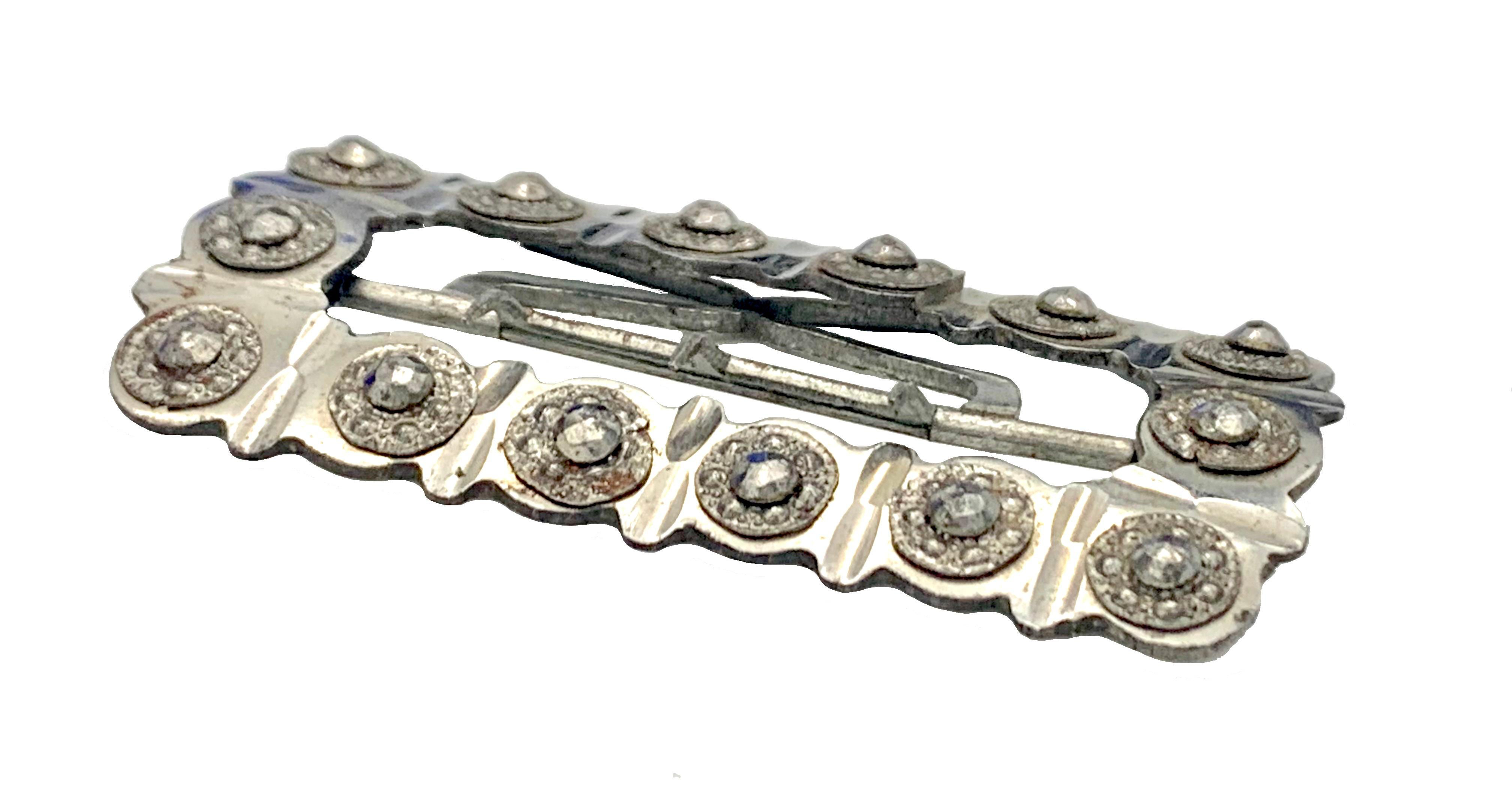 Empire Antiquités de la fin du 18e siècle Boucle d'oreille en acier découpé  en vente