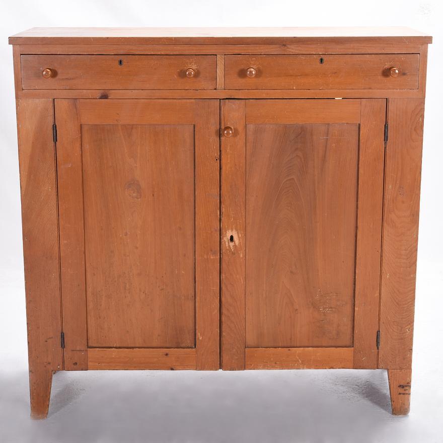 Antique Late 18th Century American Colonial Pine Shaker Cabinet  In Good Condition For Sale In Los Angeles, CA