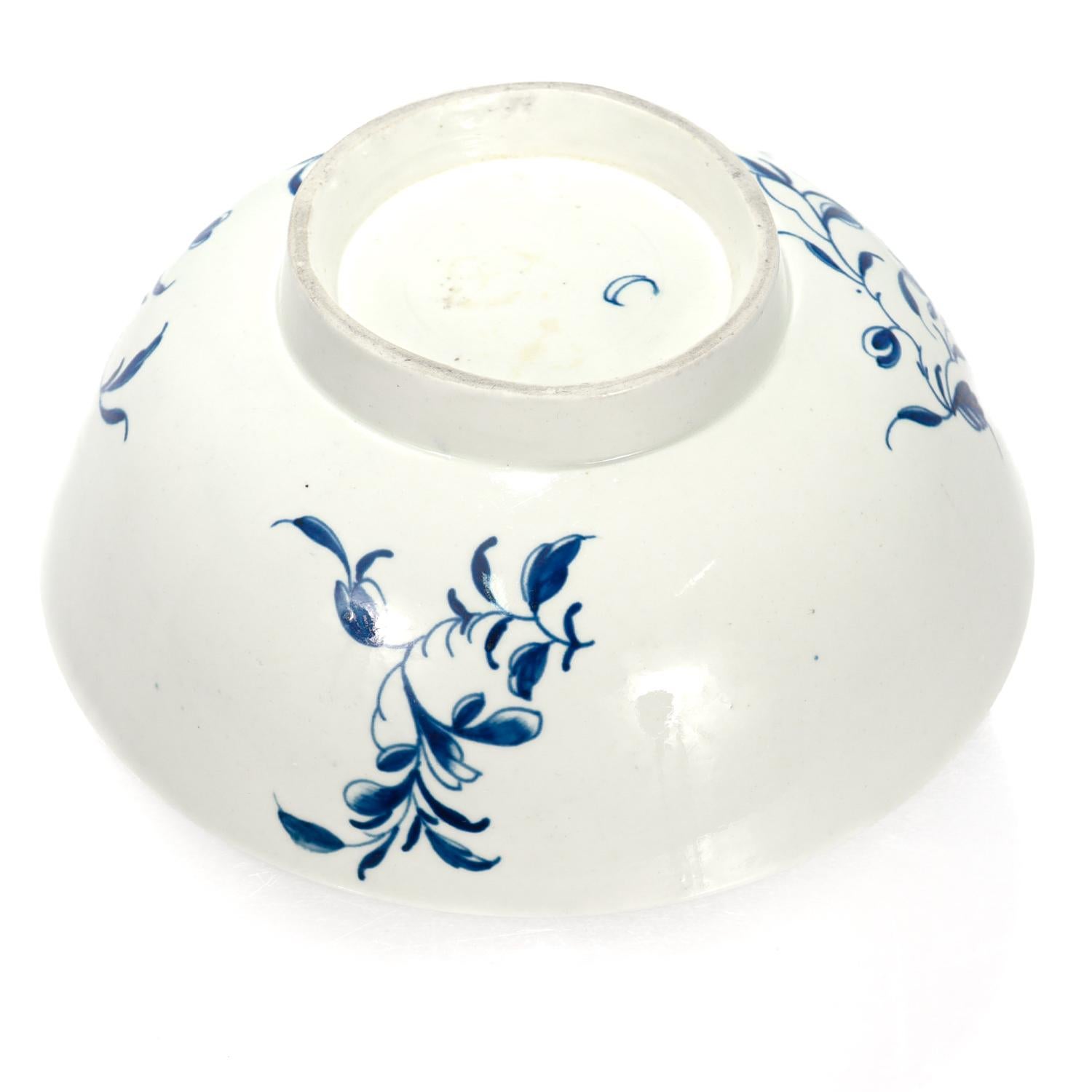 Antica ciotola in porcellana a pasta molle Caughley Porcelain della fine del XVIII secolo in vendita 4