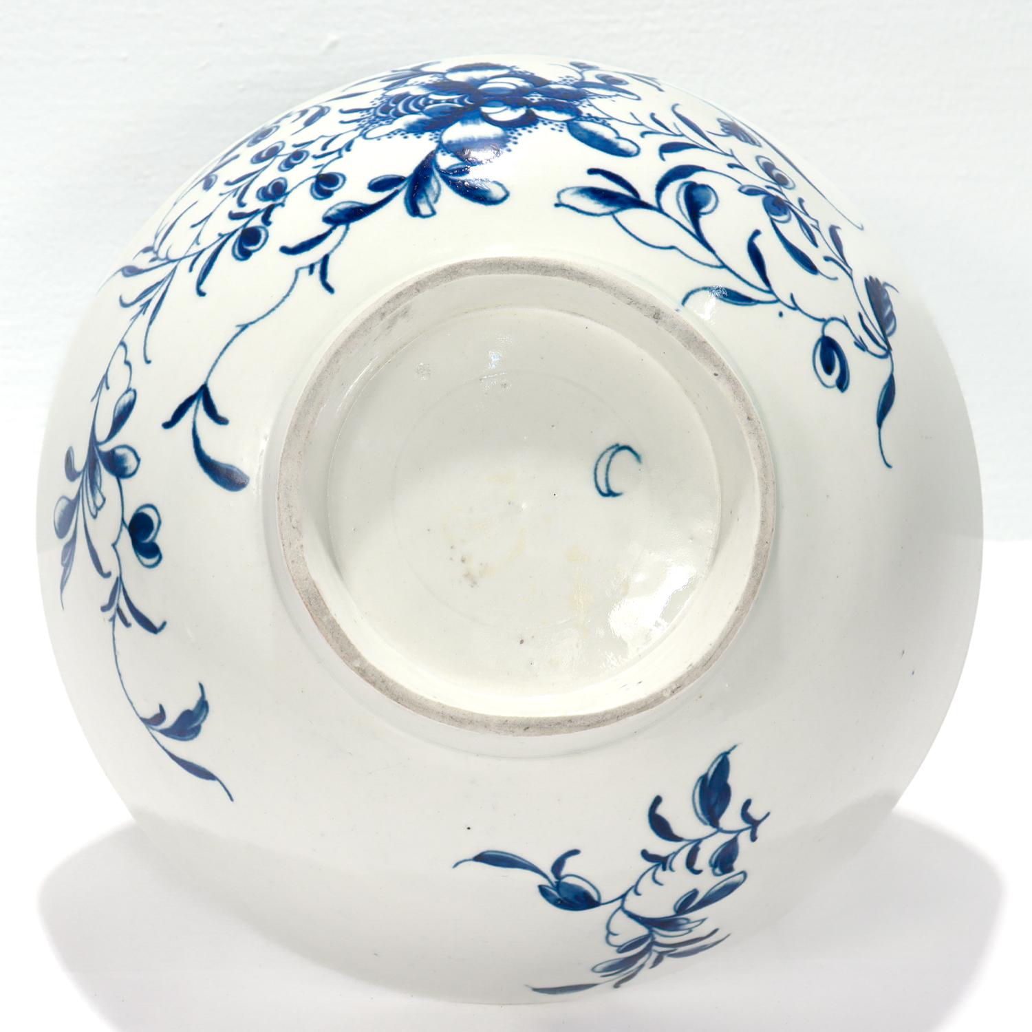 Antica ciotola in porcellana a pasta molle Caughley Porcelain della fine del XVIII secolo in vendita 5