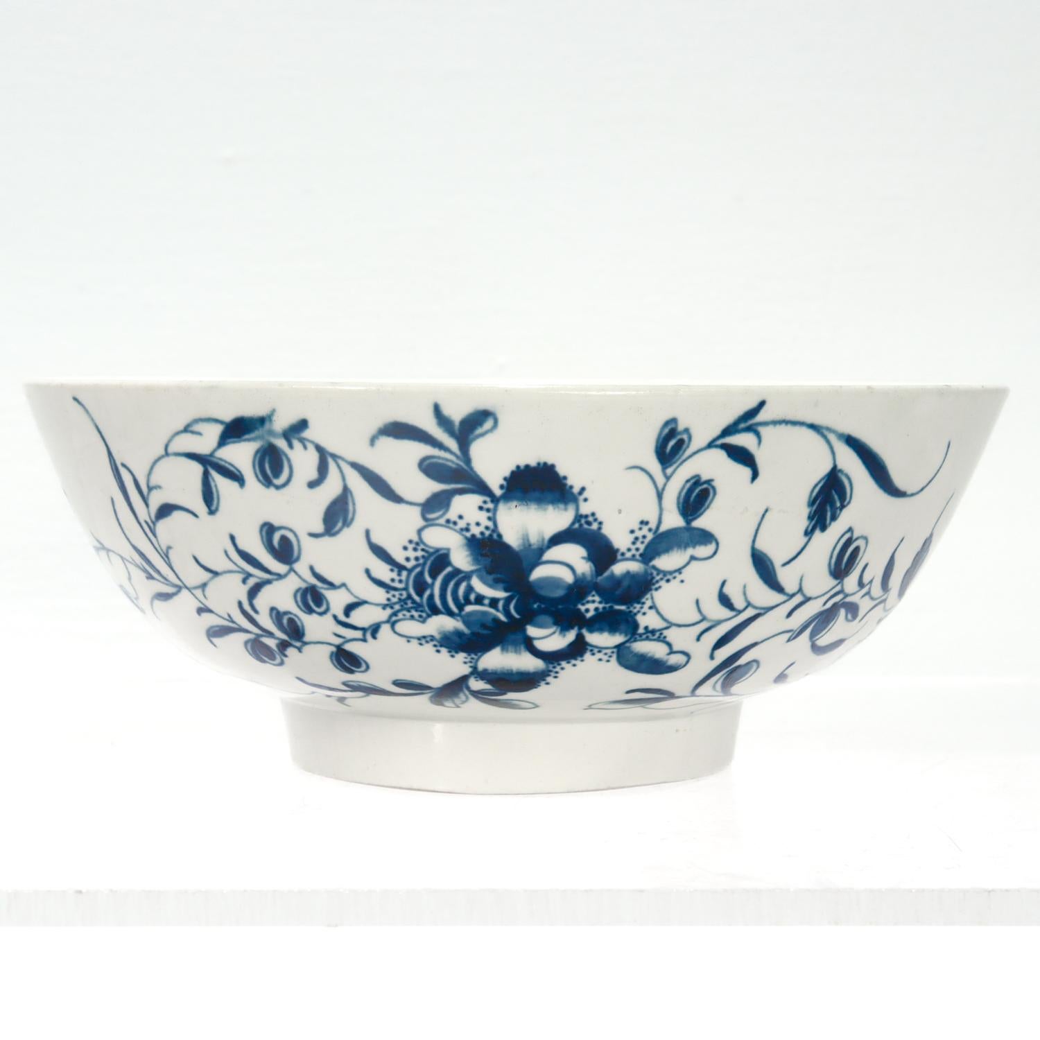 Britannico Antica ciotola in porcellana a pasta molle Caughley Porcelain della fine del XVIII secolo in vendita