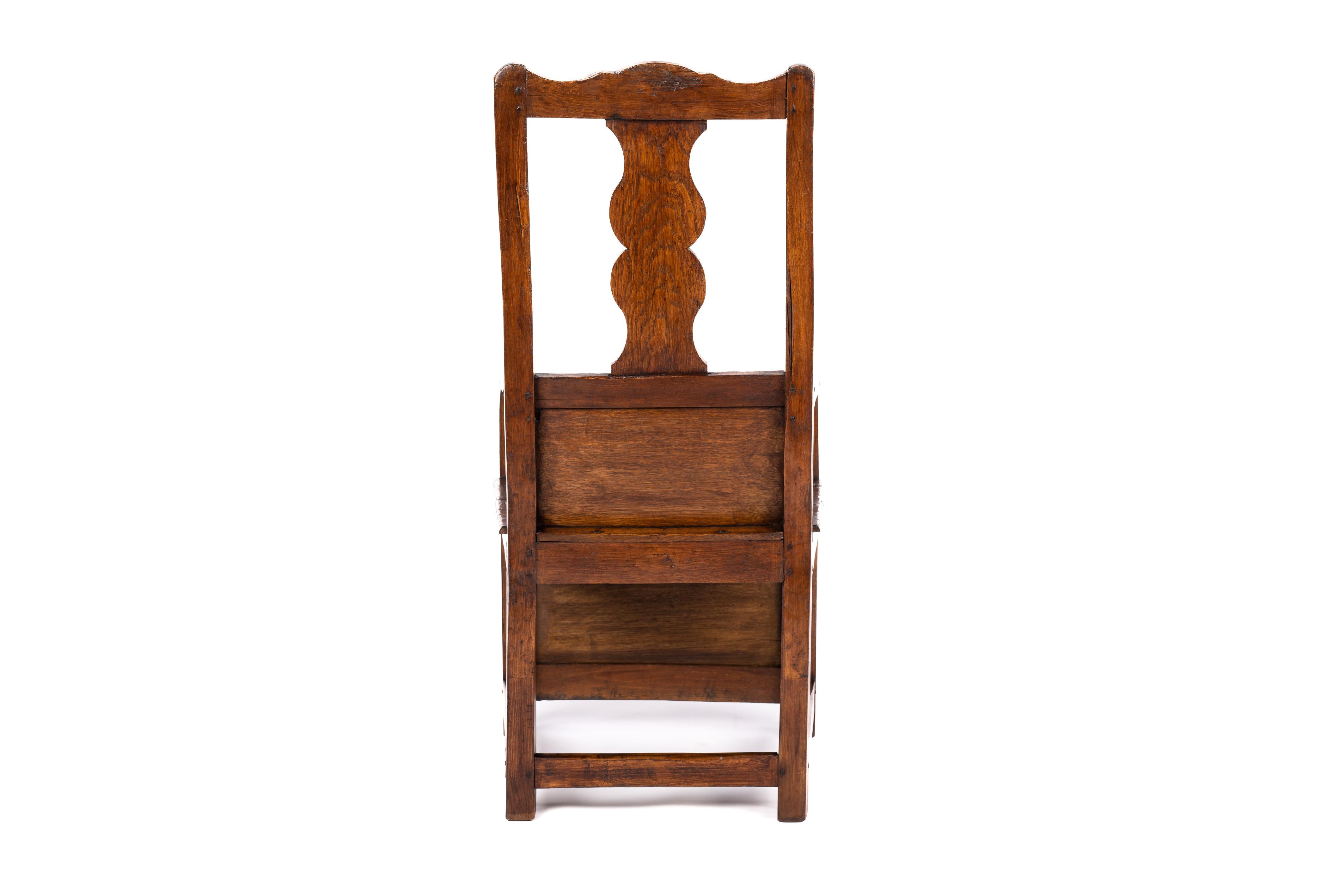 Antique Late 18th Century Dutch Oak and Beechwood Dark Honey Color Armchair In Good Condition For Sale In Casteren, NL