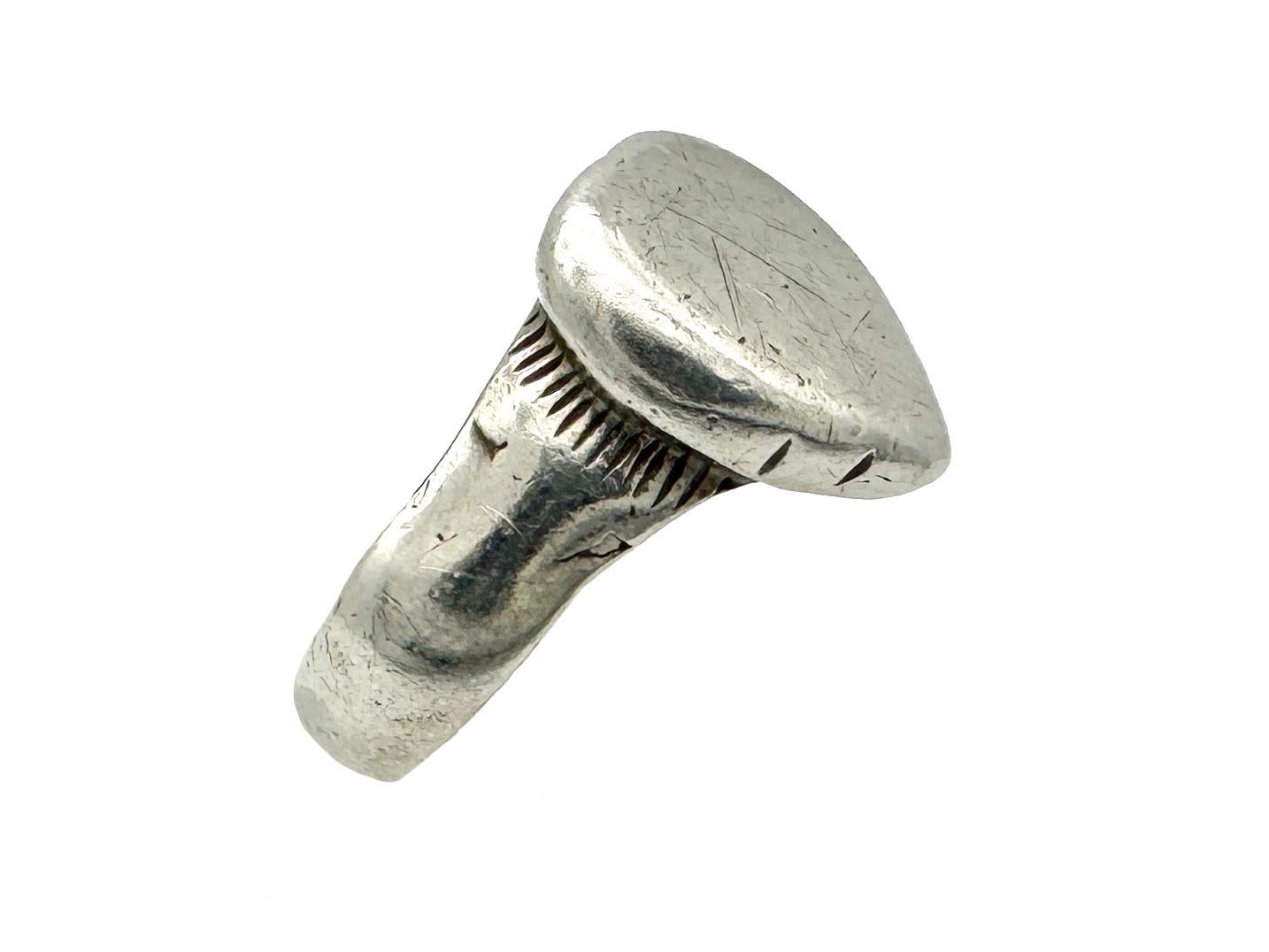 Antike Ende des 18. Jahrhunderts Französisch massivem Silber Mans Heart Ring im Zustand „Gut“ im Angebot in Munich, Bavaria