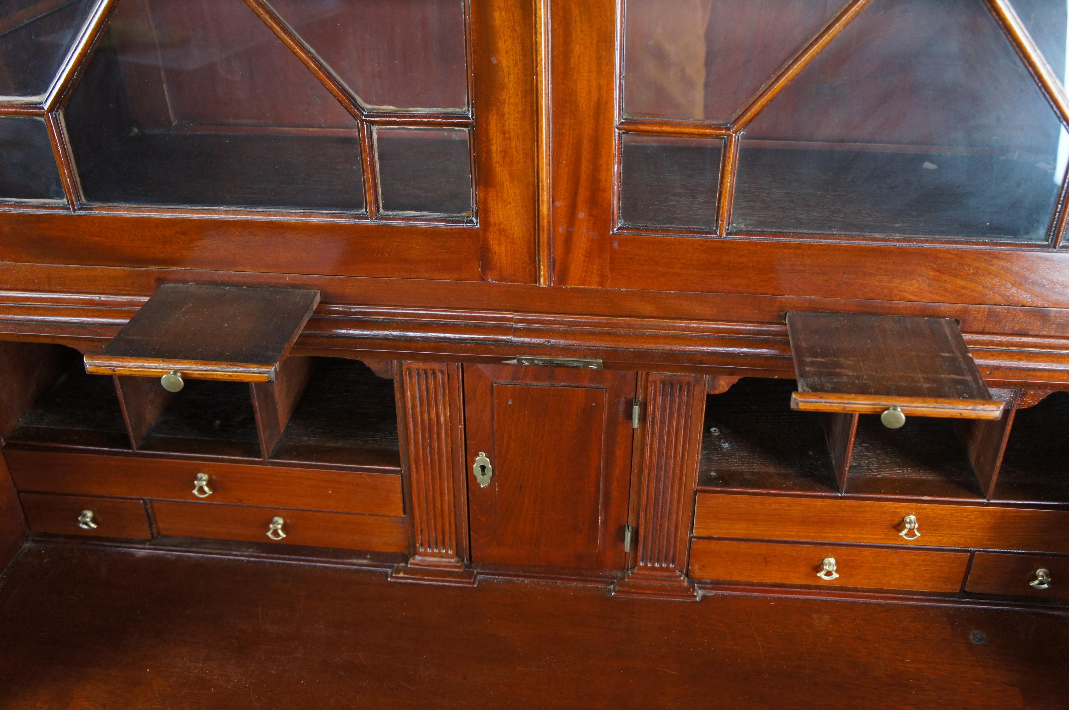 Antiguo escritorio y librería de caoba de finales del siglo XVIII Jorge III en venta 4