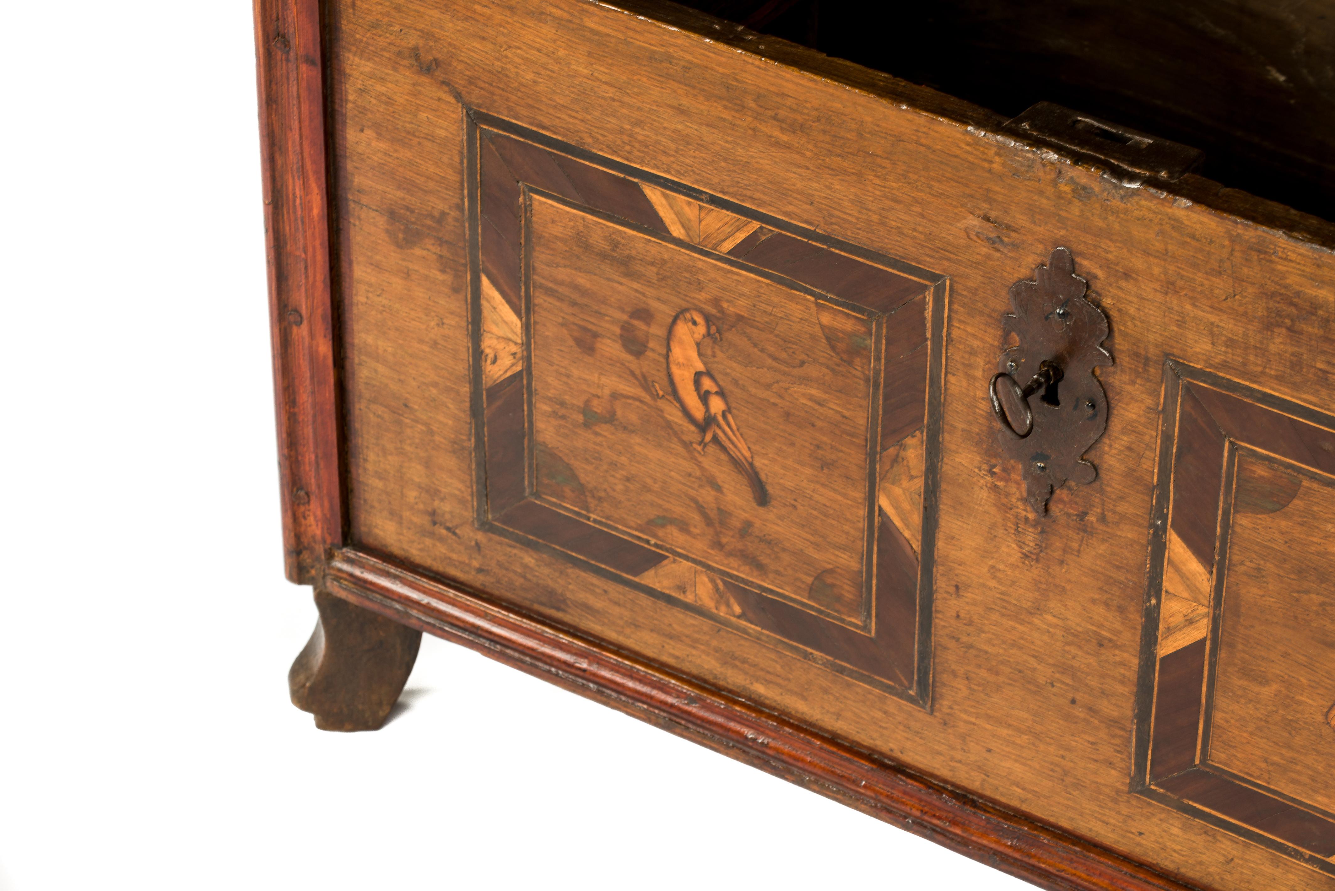 Antique Late 18th-Century German Oak and Fruitwood Marquetry Trunk or Chest For Sale 4