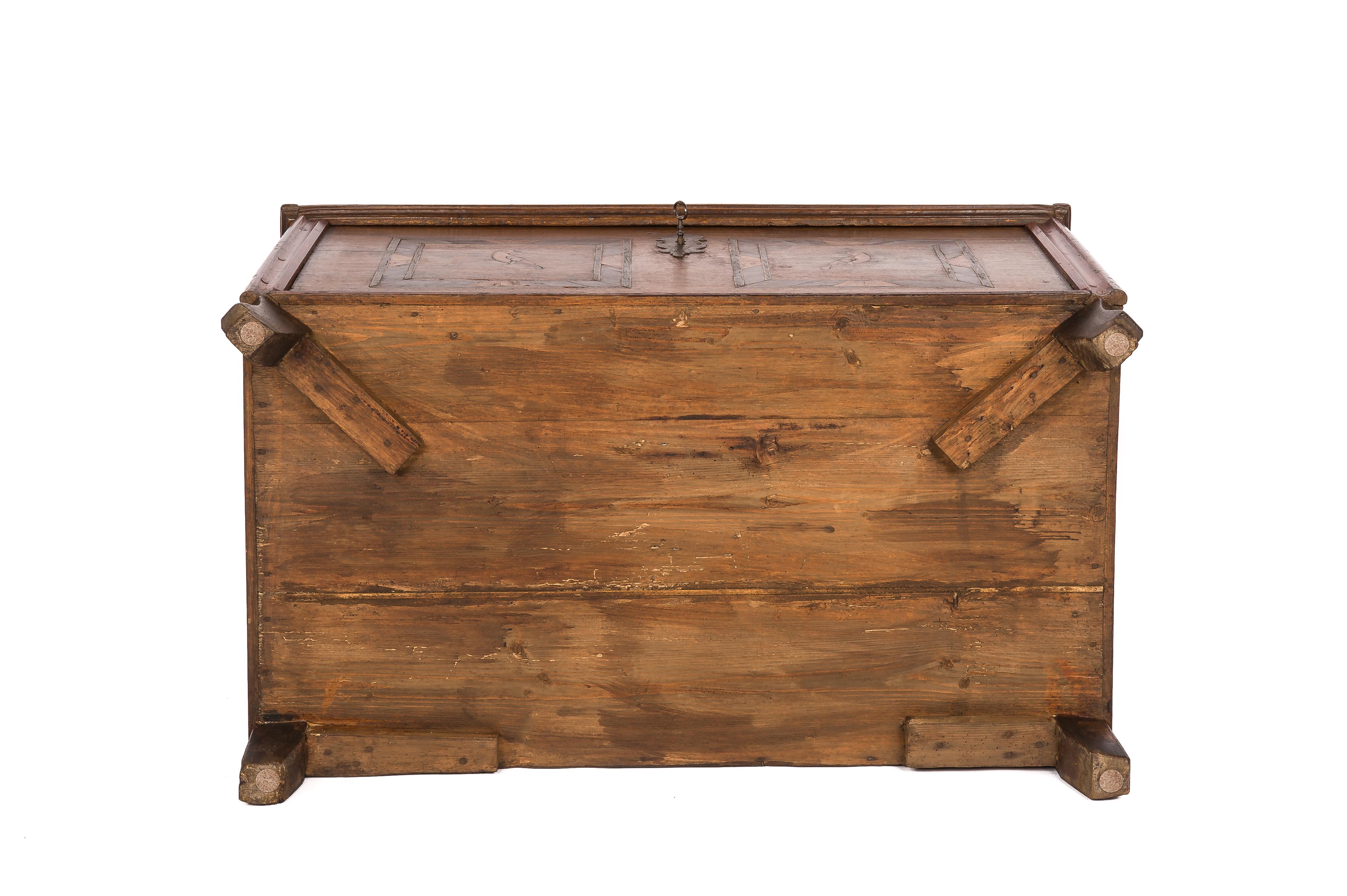 Antique Late 18th-Century German Oak and Fruitwood Marquetry Trunk or Chest For Sale 1