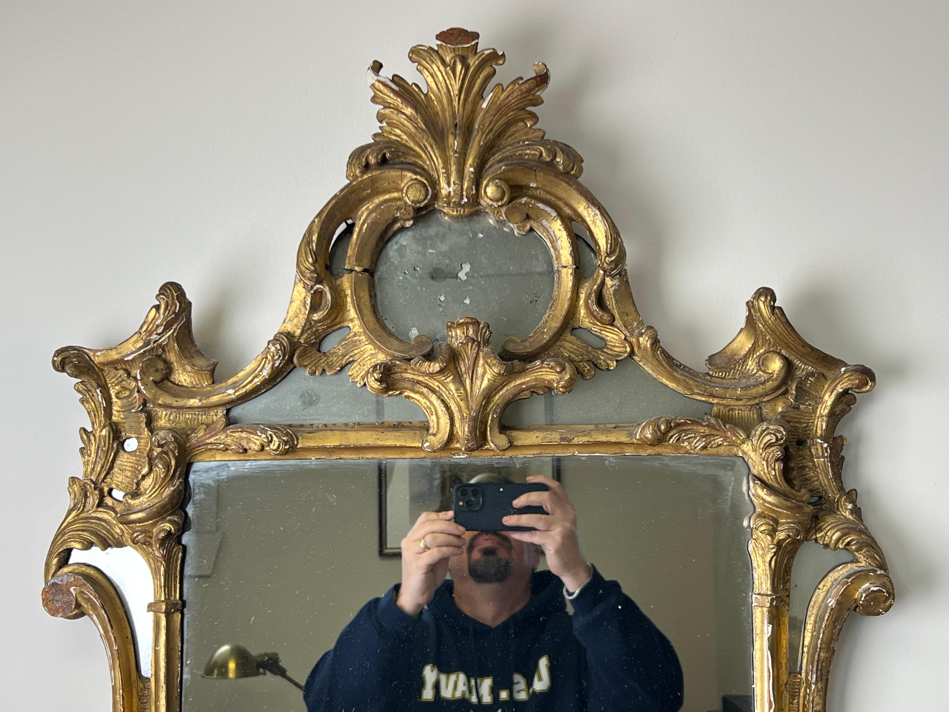 Baroque Antique Fin du 18ème siècle, miroir mural baroque italien en gesso doré avec O en vente