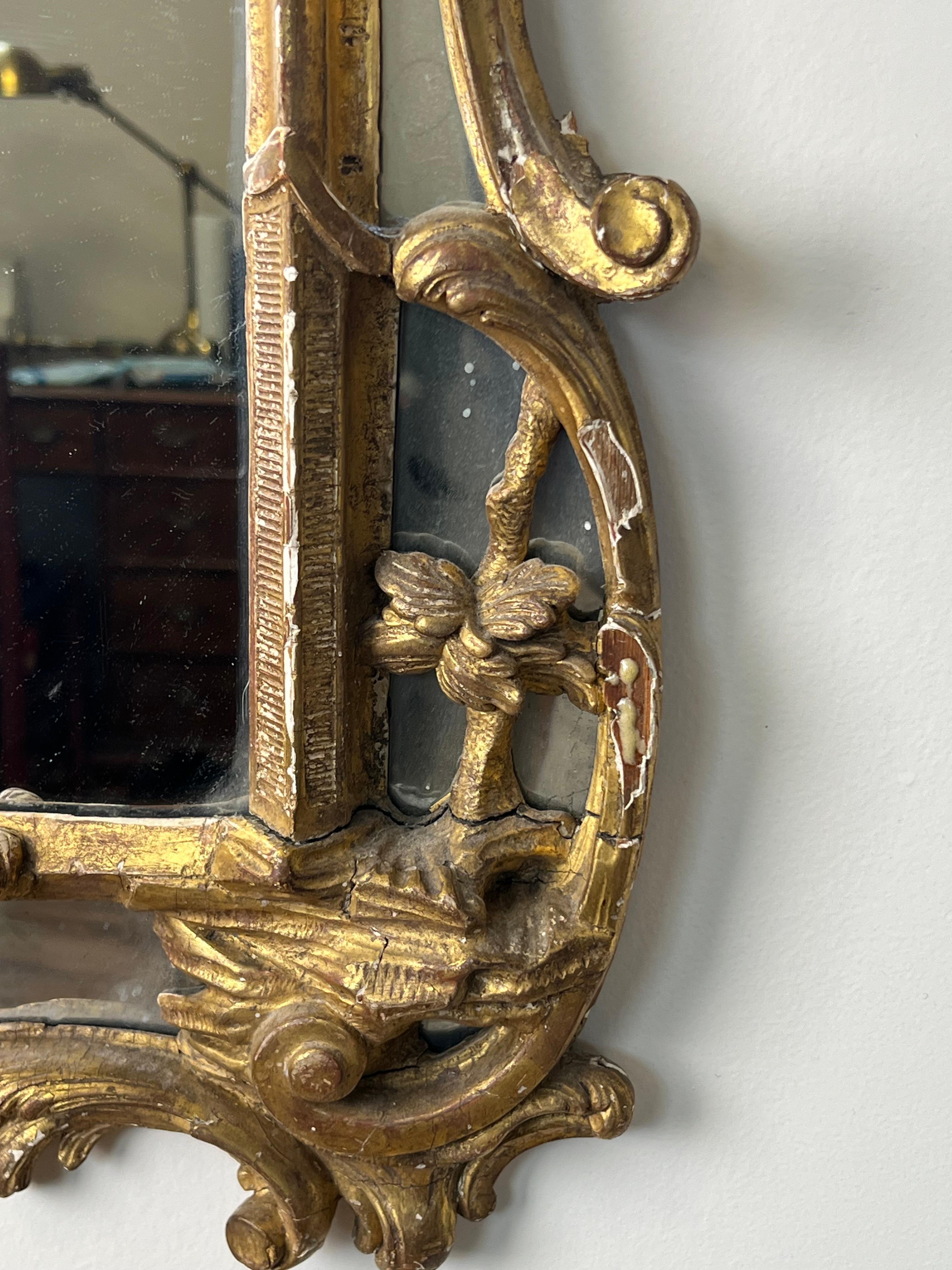 Bois doré Antique Fin du 18ème siècle, miroir mural baroque italien en gesso doré avec O en vente