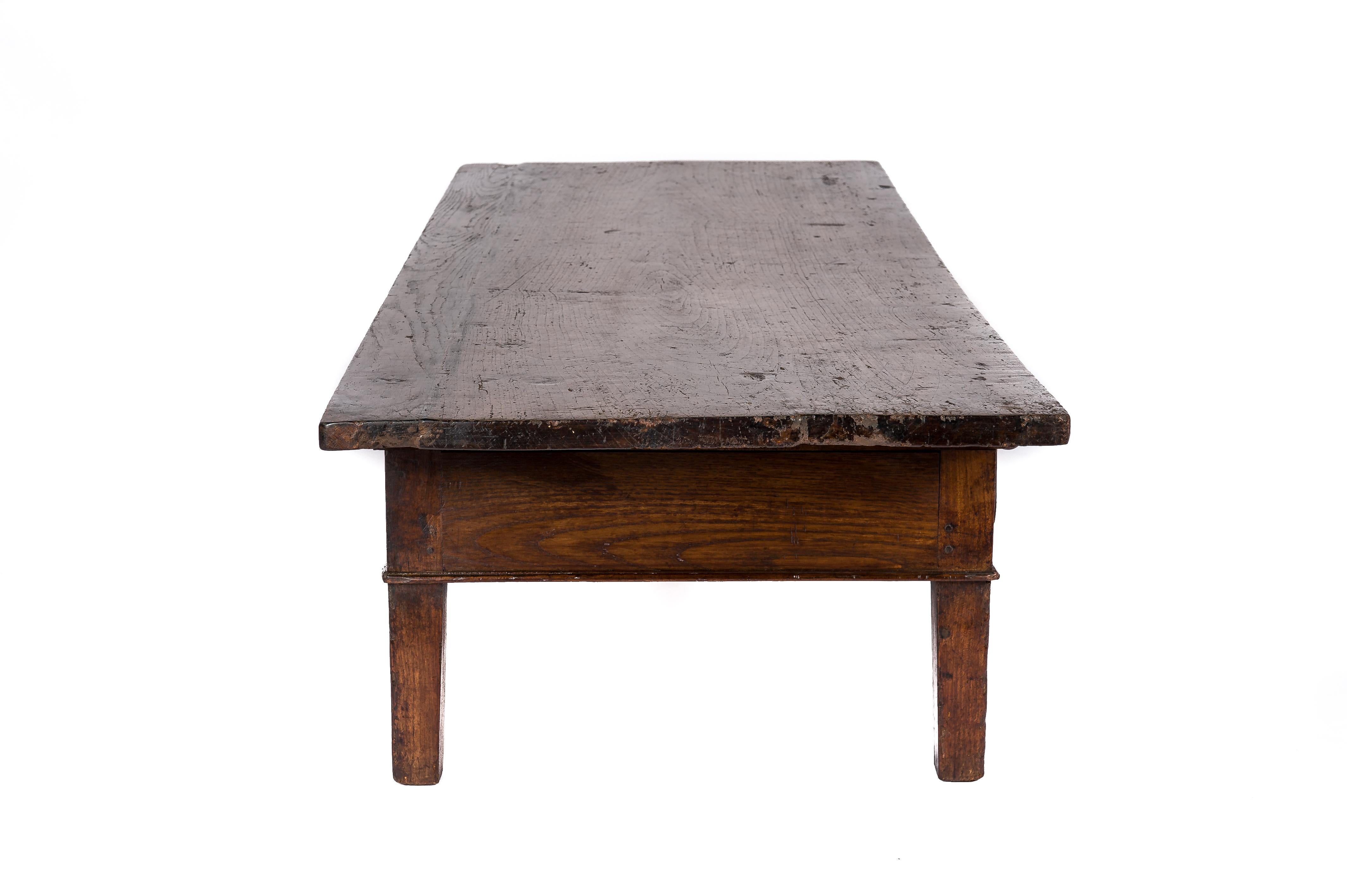 Antique Late 18th-Century Rustic Spanish Warm Brown Chestnut Coffee Table 1