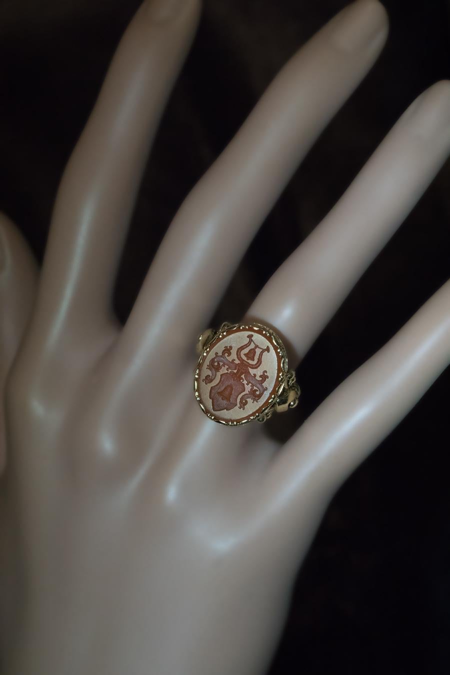 Victorian Antique Late 19th Century Armorial Signet Ring For Sale