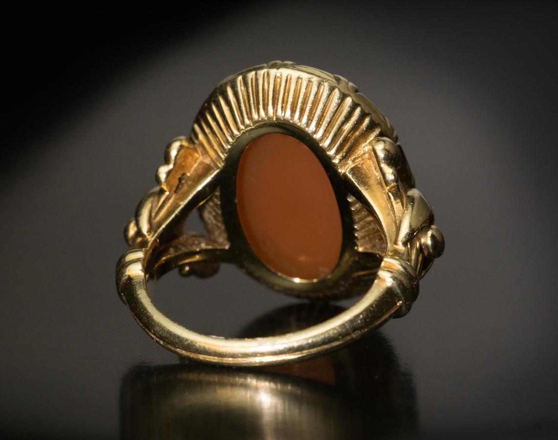 Antique Late 19th Century Armorial Signet Ring In Excellent Condition For Sale In Chicago, IL