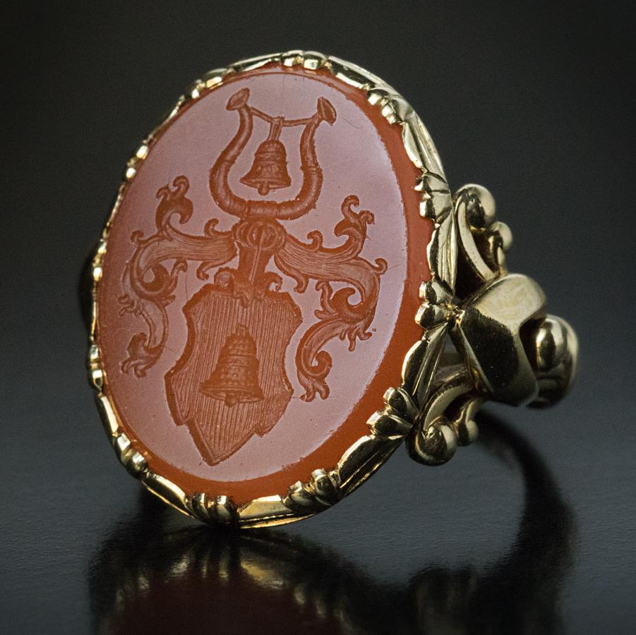 Women's or Men's Antique Late 19th Century Armorial Signet Ring For Sale