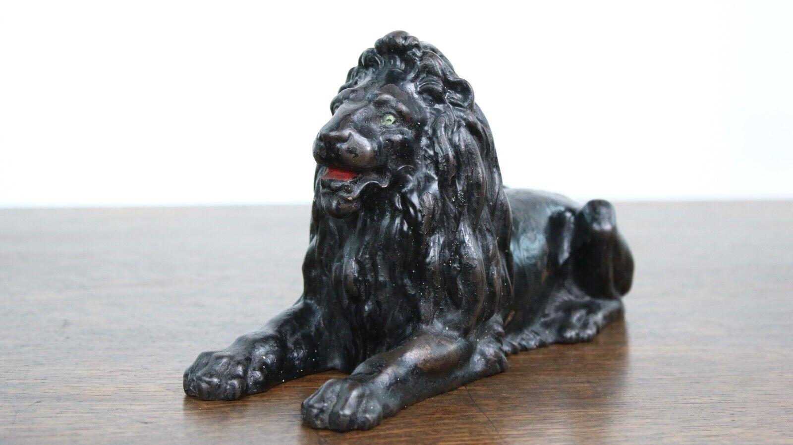 Antiquités de la fin du 19e siècle Lion couché en fonte en vente 1