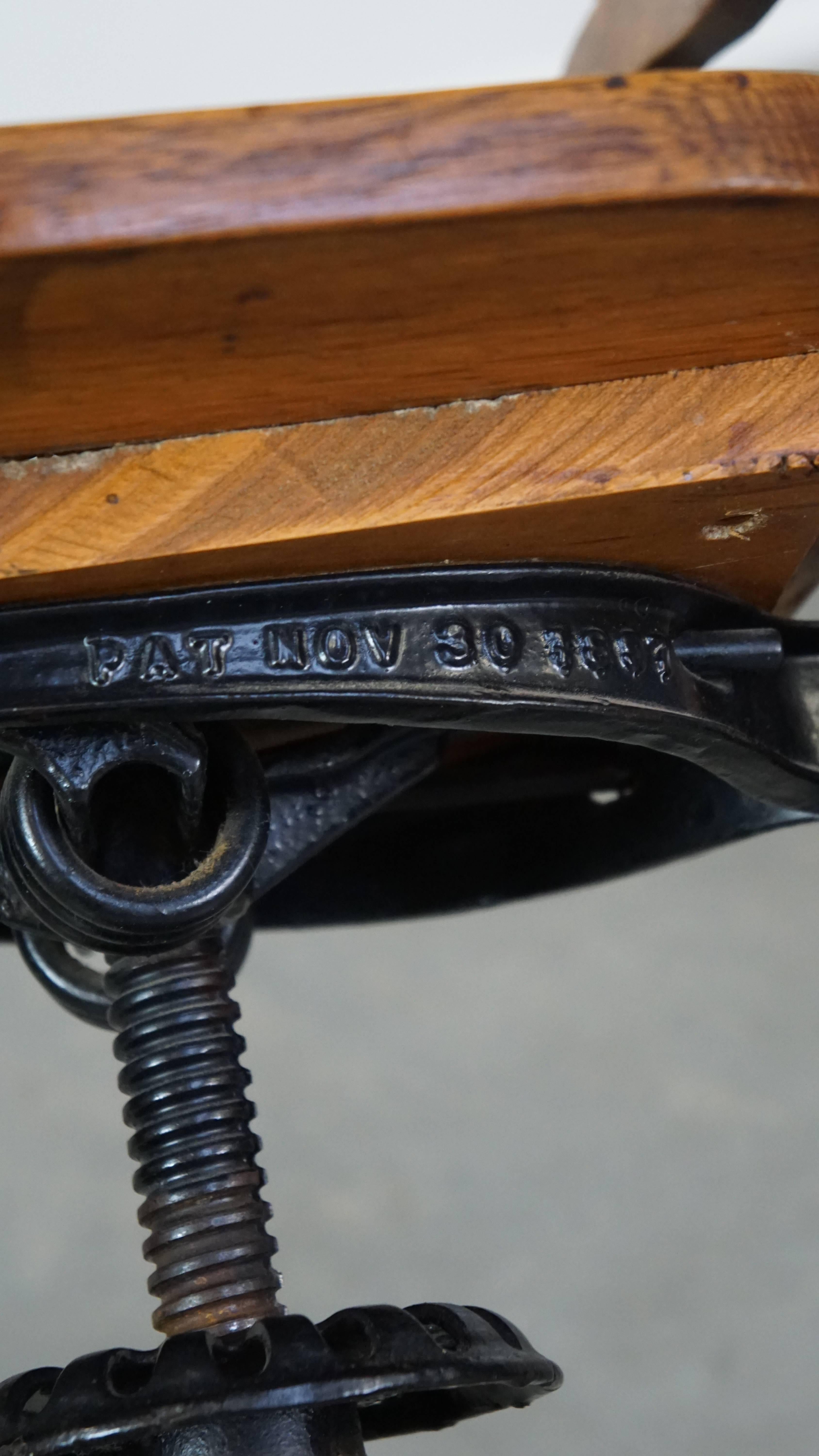 Ancienne chaise de bureau anglaise de la fin du 19e siècle avec dossier inclinable en vente 3