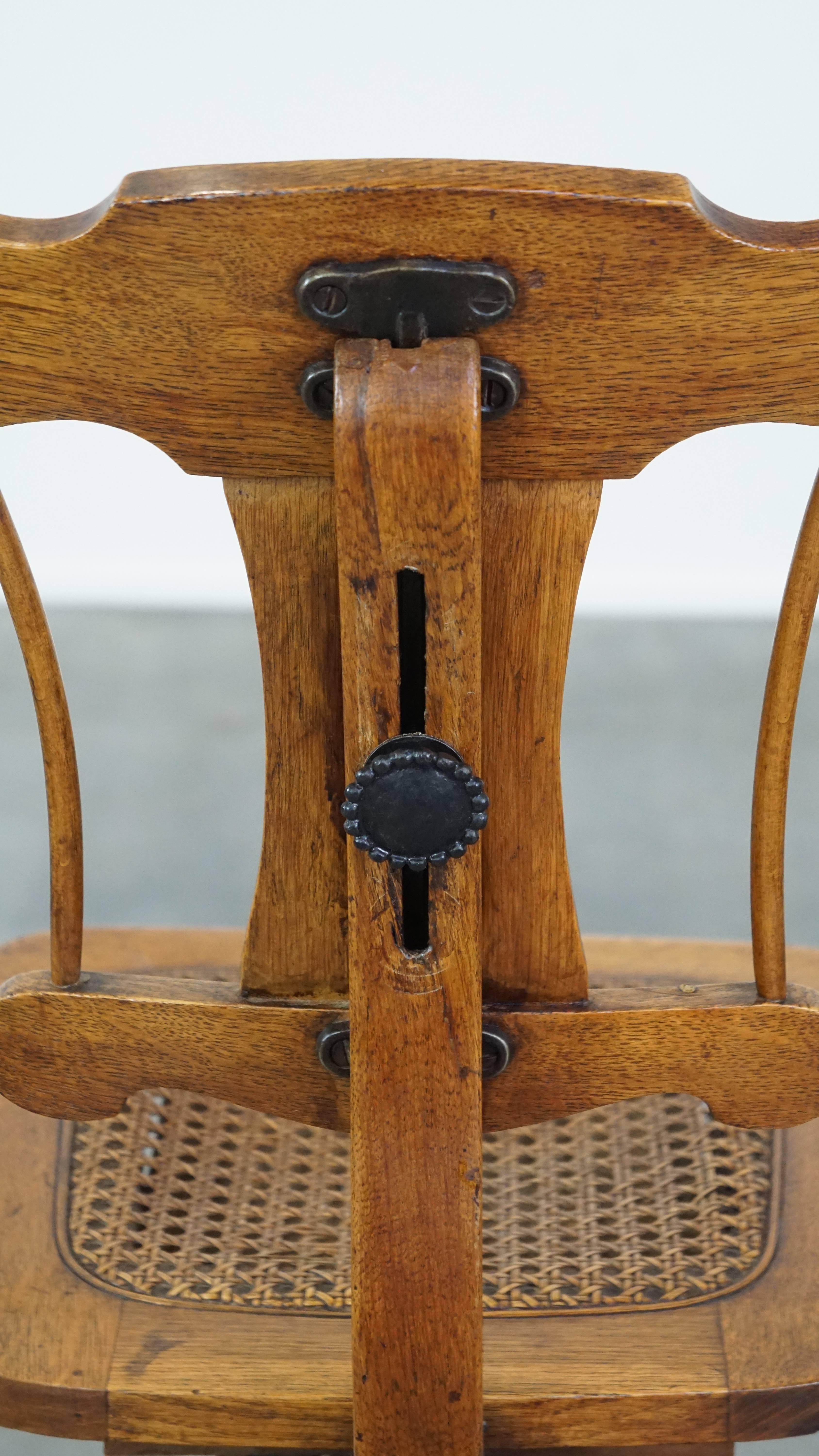 Ancienne chaise de bureau anglaise de la fin du 19e siècle avec dossier inclinable en vente 4