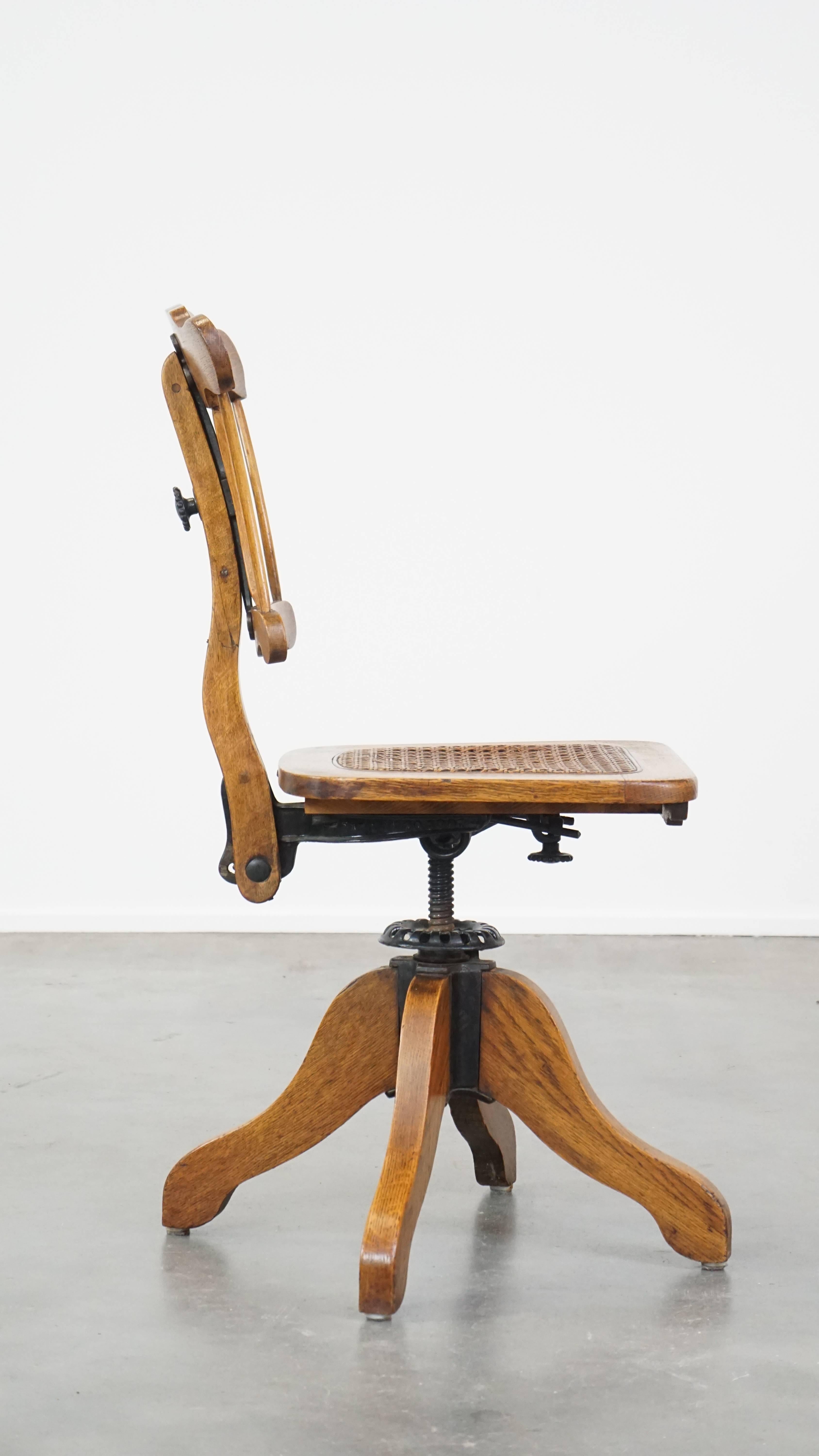 Anglais Ancienne chaise de bureau anglaise de la fin du 19e siècle avec dossier inclinable en vente