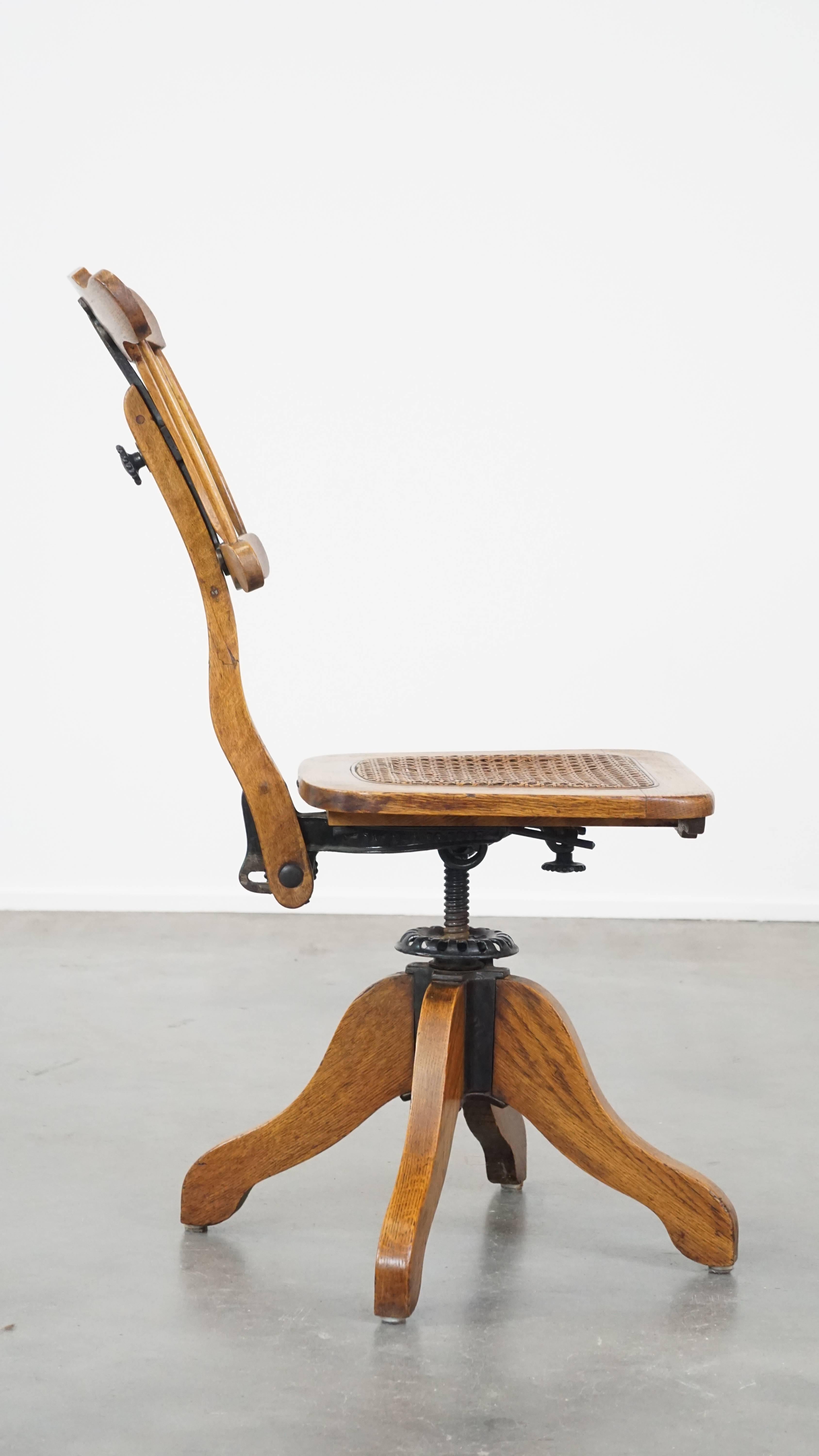 Fait main Ancienne chaise de bureau anglaise de la fin du 19e siècle avec dossier inclinable en vente