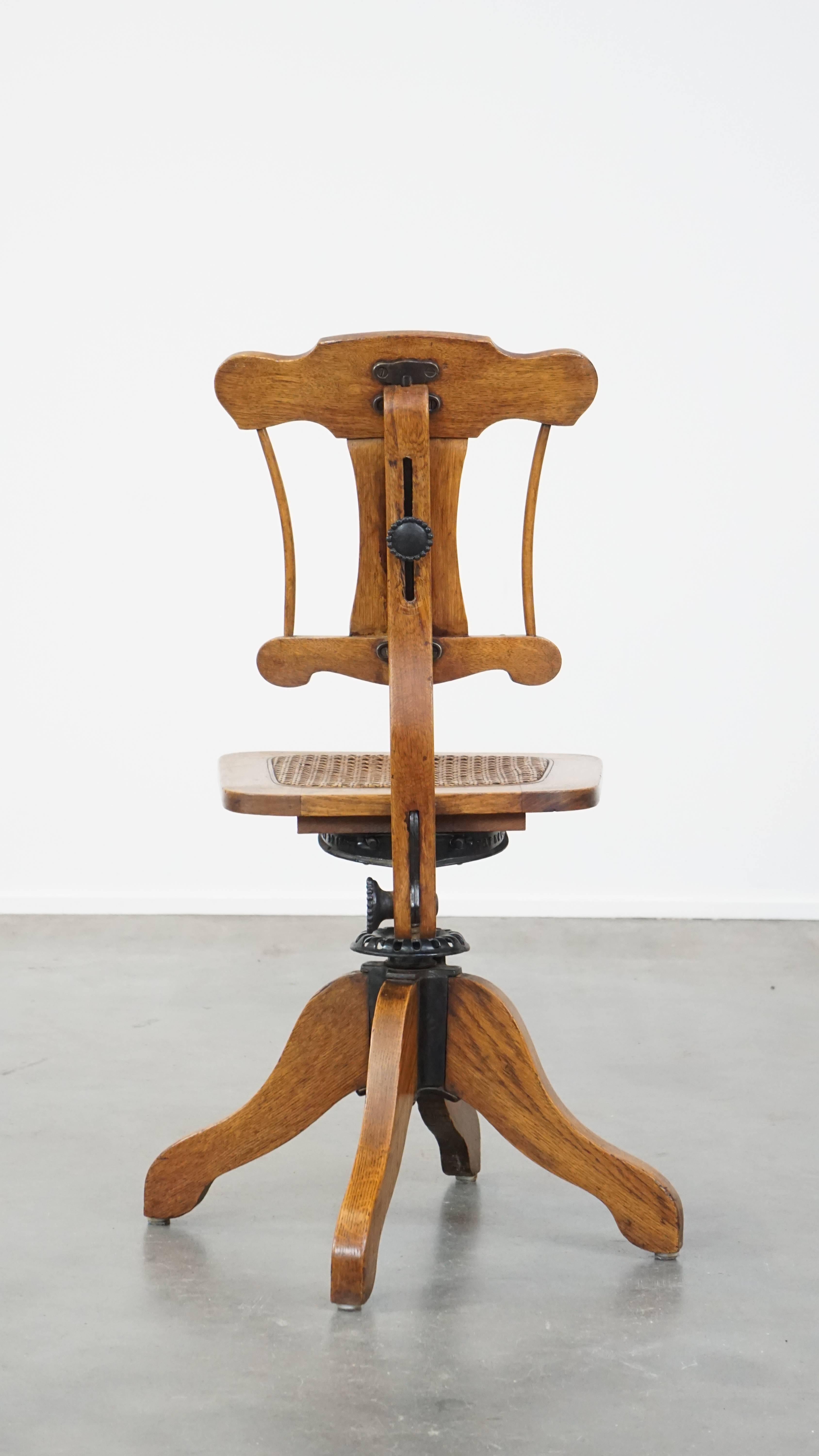 XIXe siècle Ancienne chaise de bureau anglaise de la fin du 19e siècle avec dossier inclinable en vente